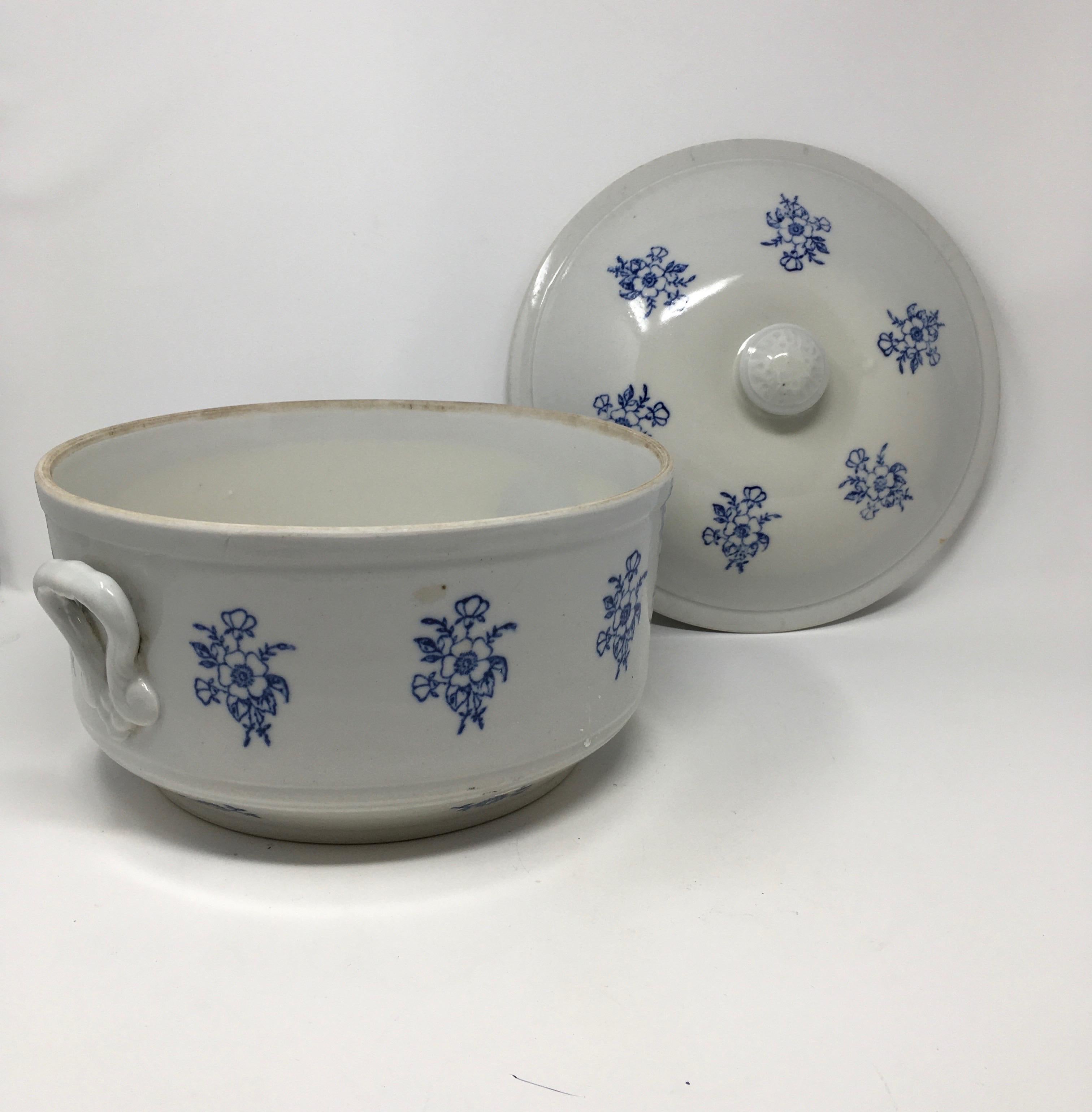 English Blue and White Antique Ironstone Tureen In Good Condition In Houston, TX