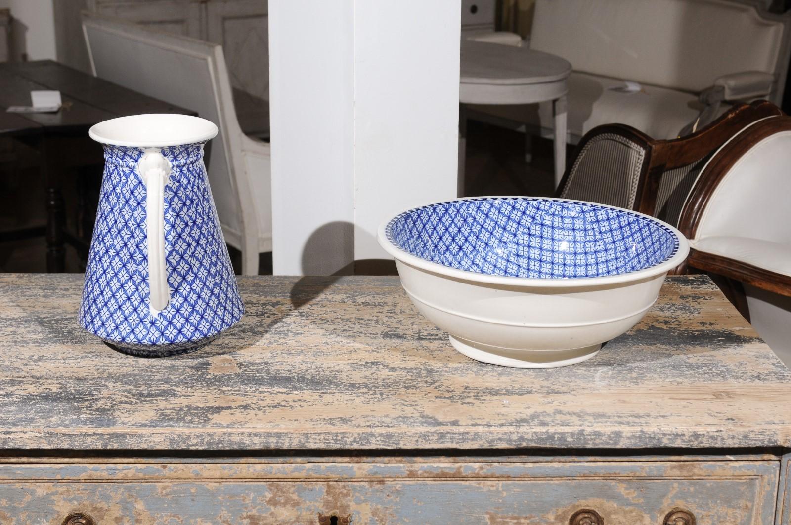 English Blue and White Brown-Westhead:: Moore & Co. Valletta Pattern Washbasin (Keramik) im Angebot
