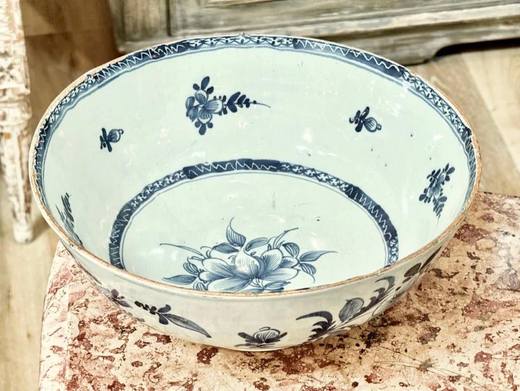 Ciotola inglese in Delftware, metà del XVIII secolo, h. 4,5