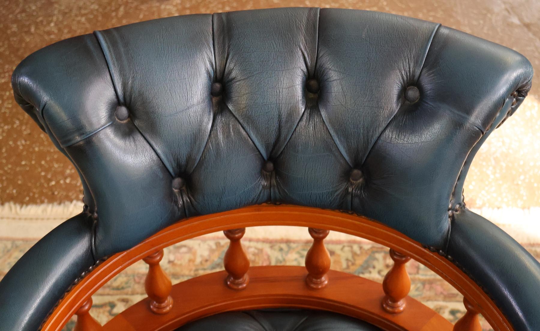 Silla de Capitán de Piel Acolchada Estilo Chesterfield Azul Inglés Silla de Oficina en venta 2