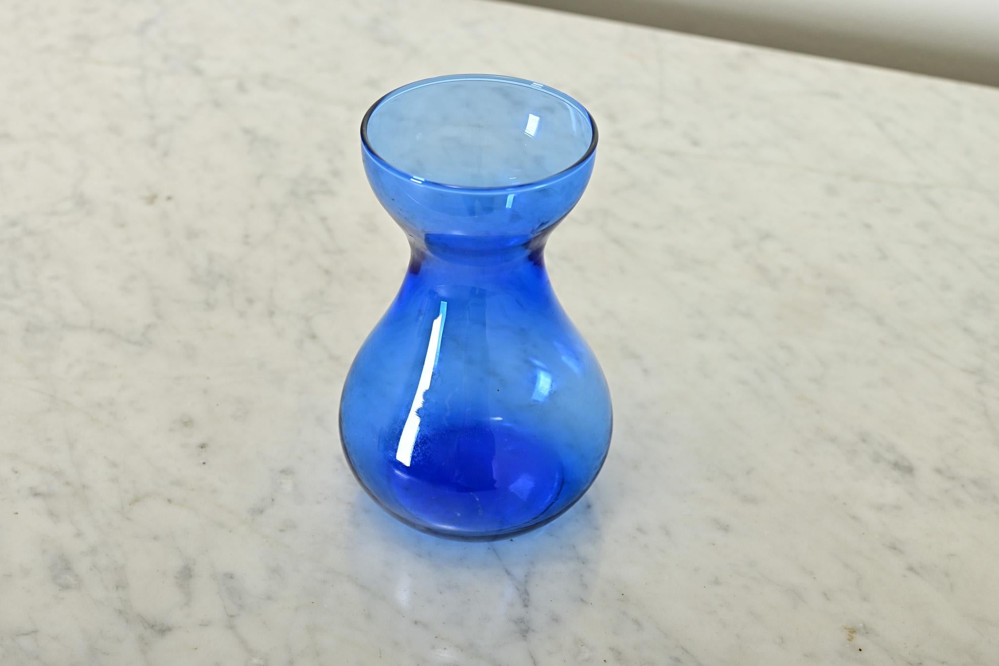 Altro Vaso di giacinti in vetro blu inglese in vendita
