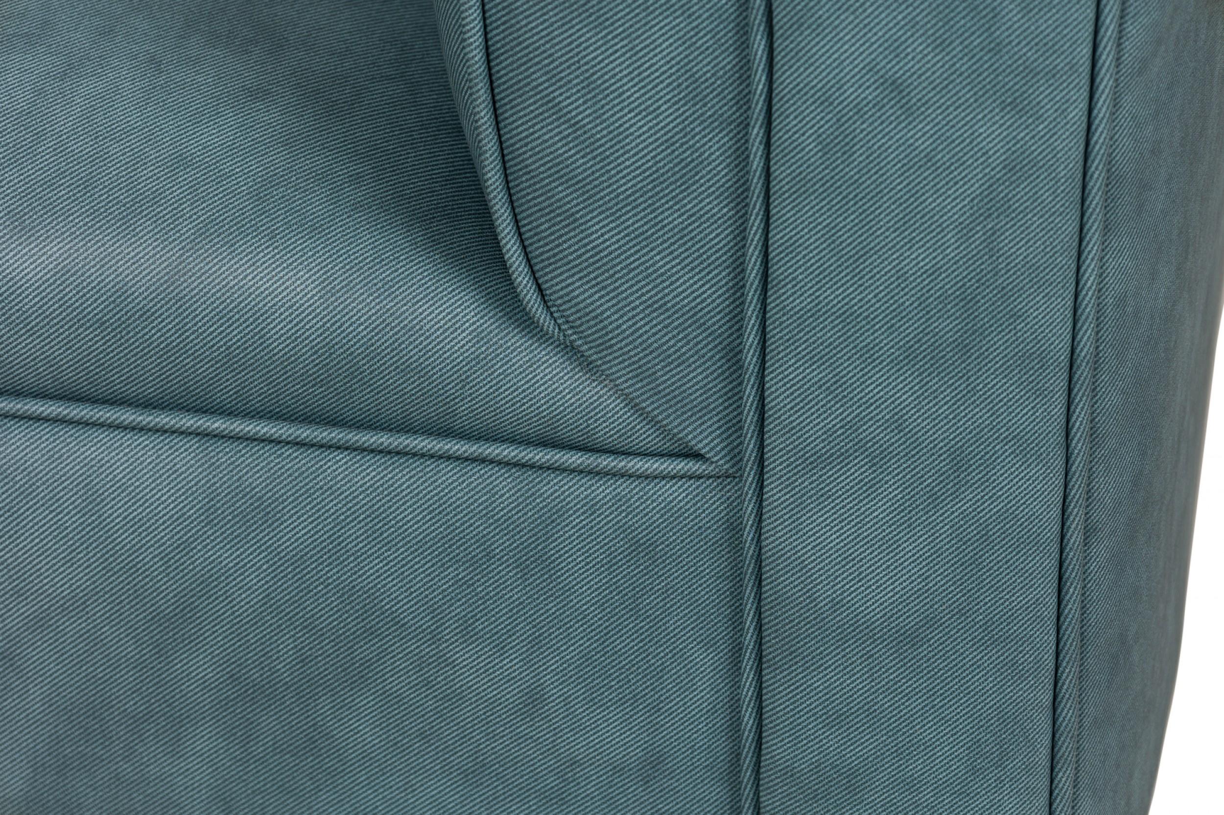 Canapé anglais tapissé de vinyle texturé bleu-gris (manner de Howard & Sons) en vente 1