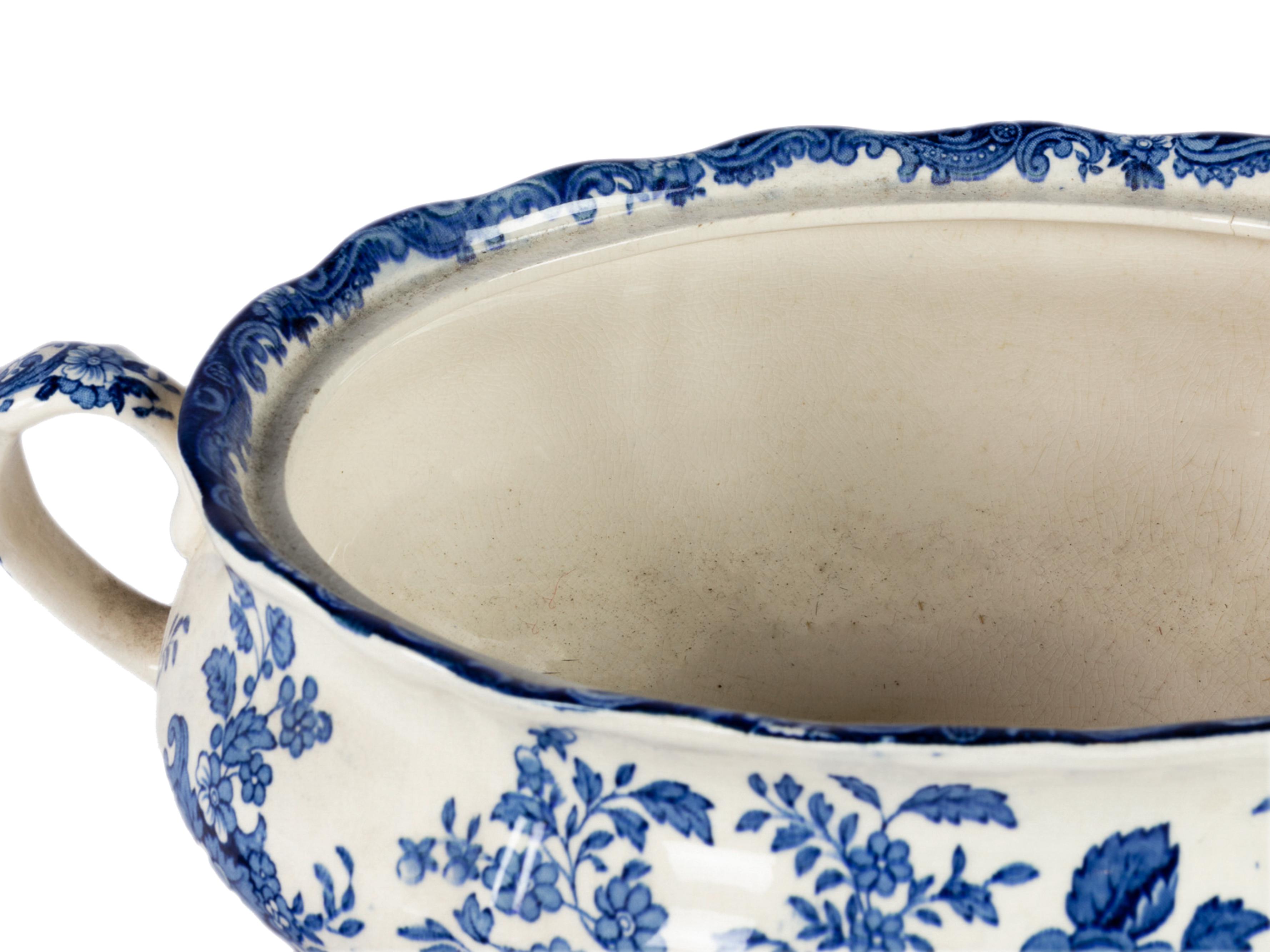 Hand-Painted English Blue Tureen, Staffordshire Pottery, 20th Century For Sale