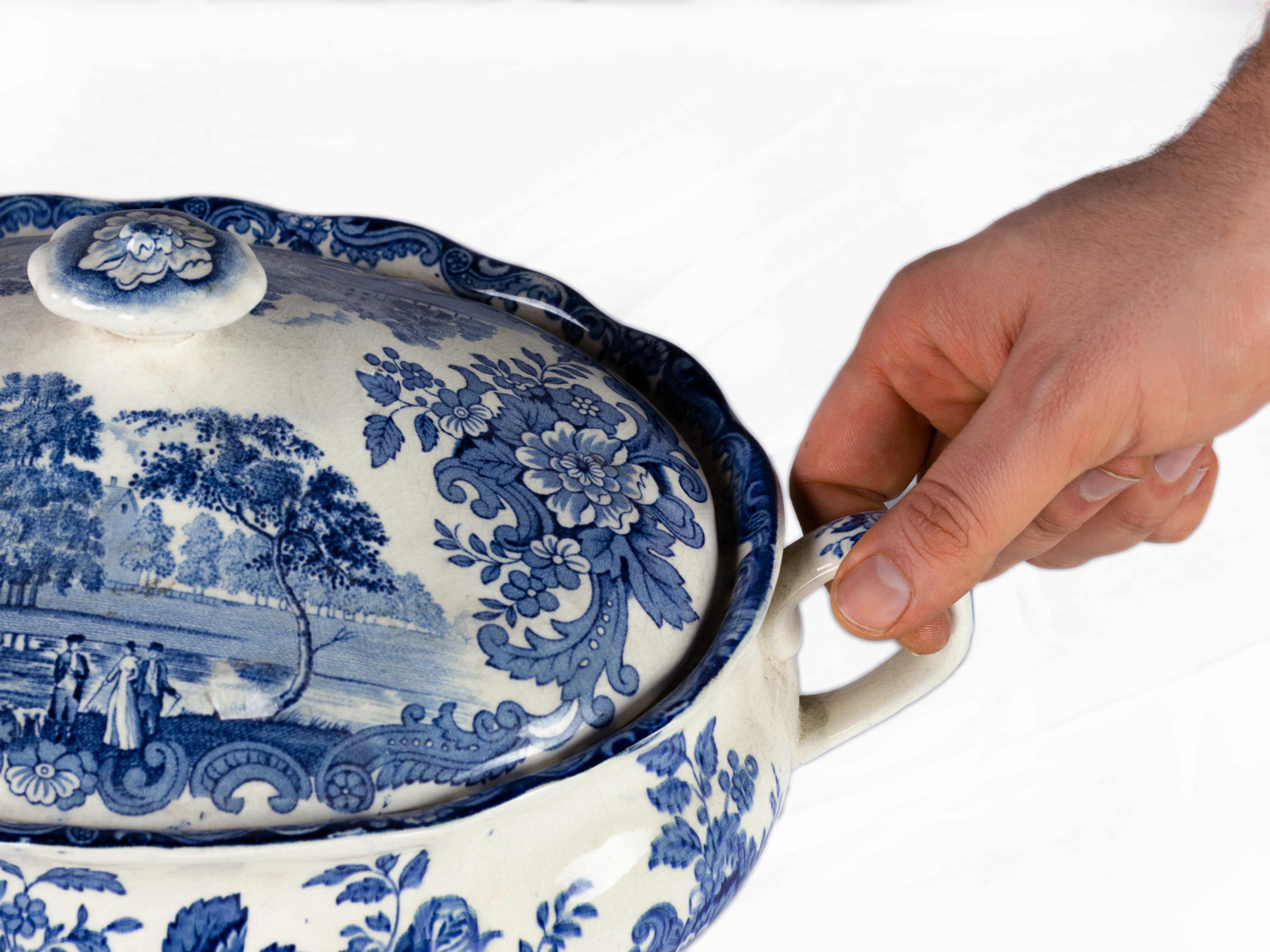 Englische blaue Terrine, Staffordshire-Keramik, 20. Jahrhundert im Zustand „Gut“ im Angebot in Lisbon, PT