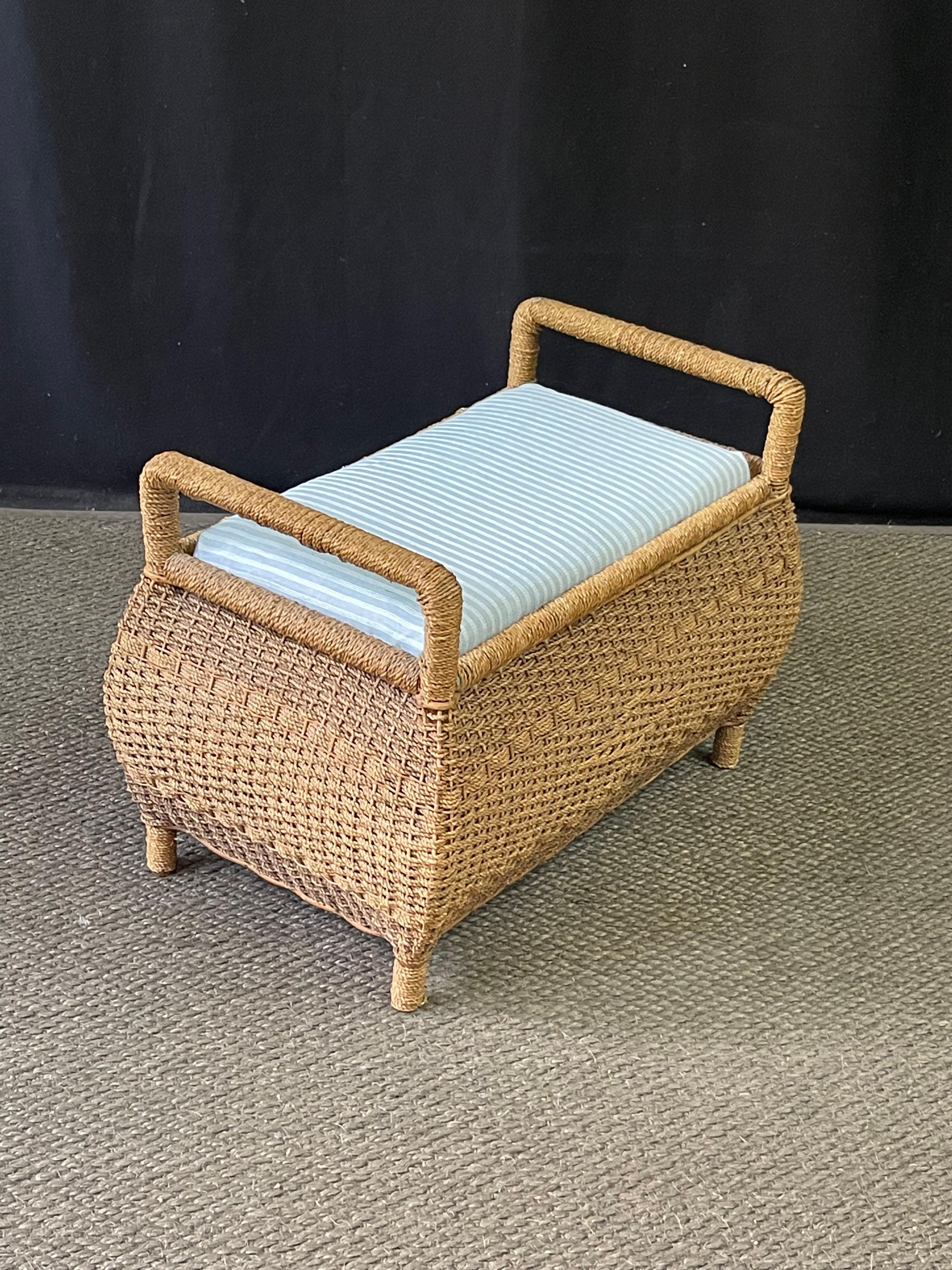 English Bombay-Shaped Woven Rattan Bench For Sale 1