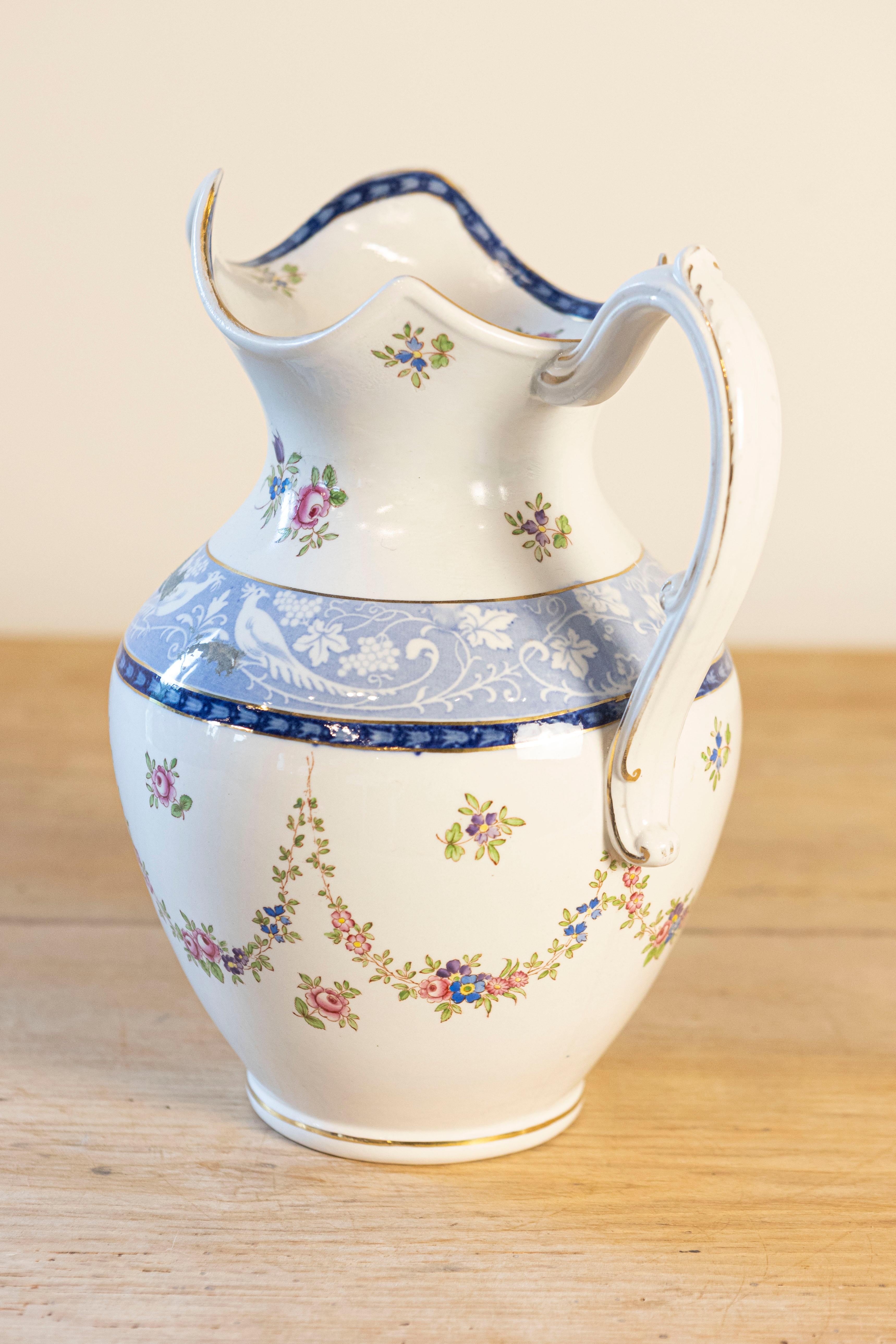 Brocca inglese di Booth's China con rose rosa e fagiani bianchi e blu In condizioni buone in vendita a Atlanta, GA