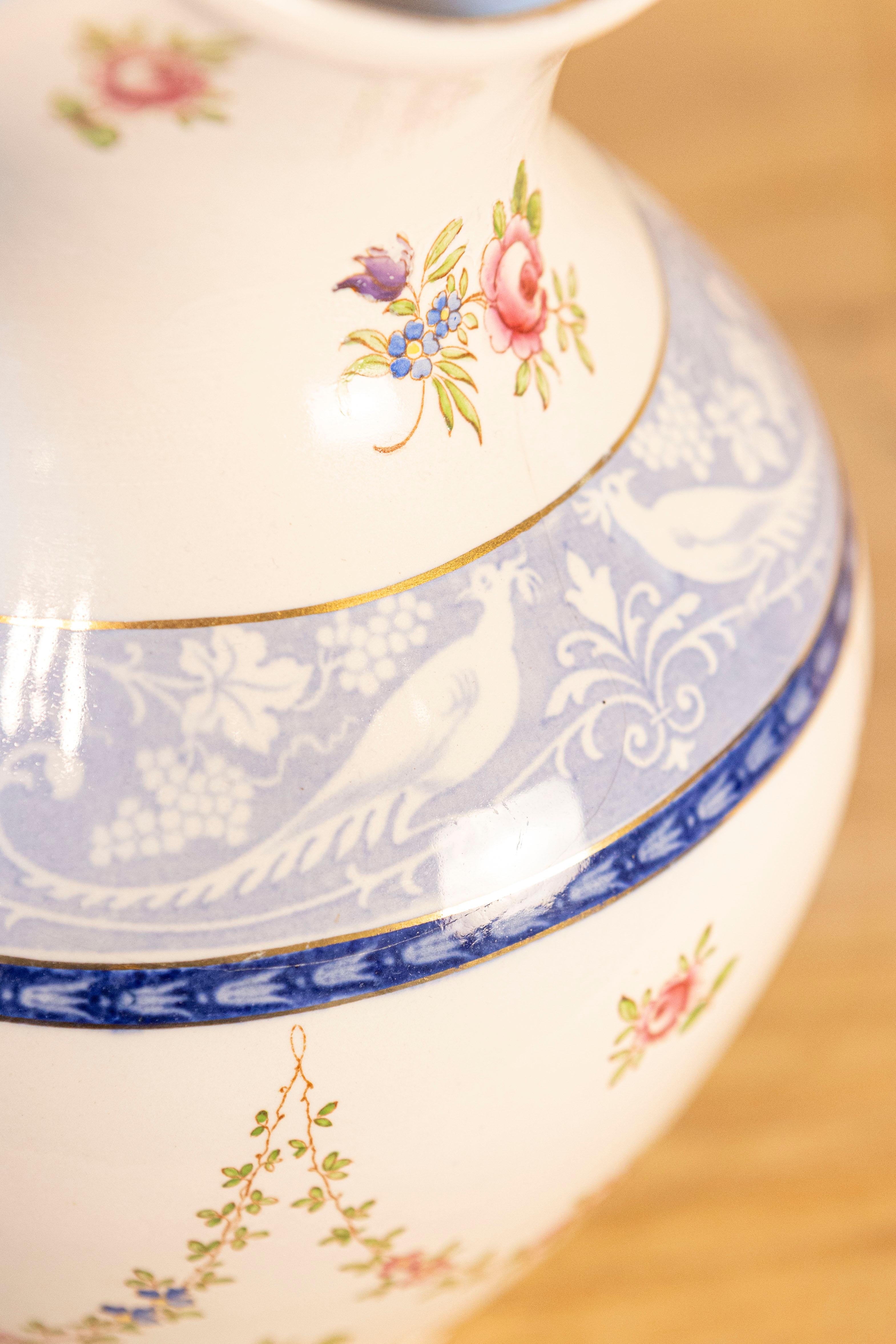 Brocca inglese di Booth's China con rose rosa e fagiani bianchi e blu in vendita 1