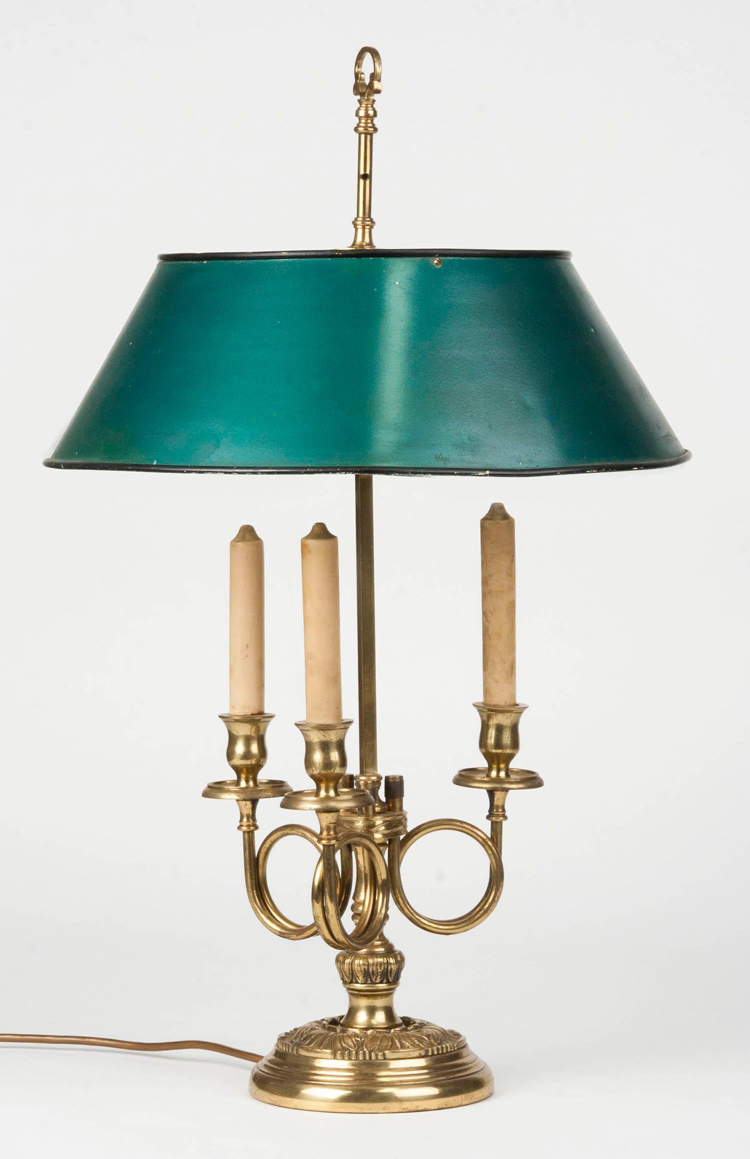 Decorative English table lamp with a copper base. The lampshade is made of metal, painted green. The foot is weighted. There is a small hole in the base (see photo). There is probably a switch, it is missing now. The lamp dates from circa 1920-1930.