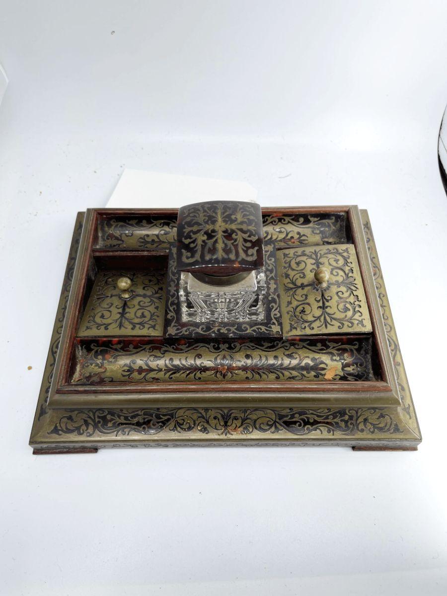 20th century English boulle and brass inlaid Tortoushell and rosewood Inkwell and Pen stand. The tortoiseshell was attached to the hardwood rosewood frame and hand-painted with red lacquer. This piece is attributed to the golden age of french design