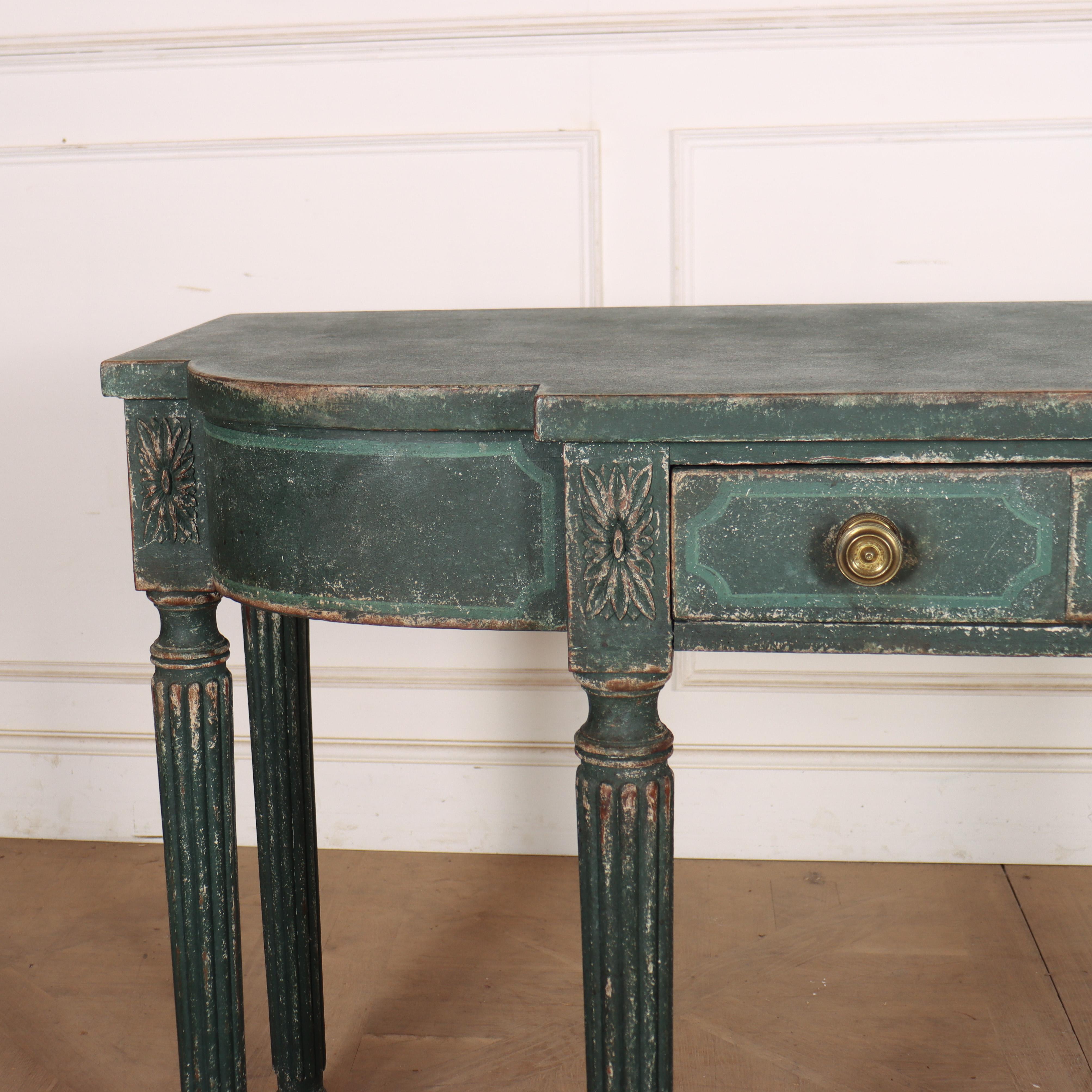 Buona consolle in legno di quercia dipinta dei primi dell'Ottocento che poggia su sei gambe a spillo. 1820.


Codice: 8939

Dimensioni:
W: 66