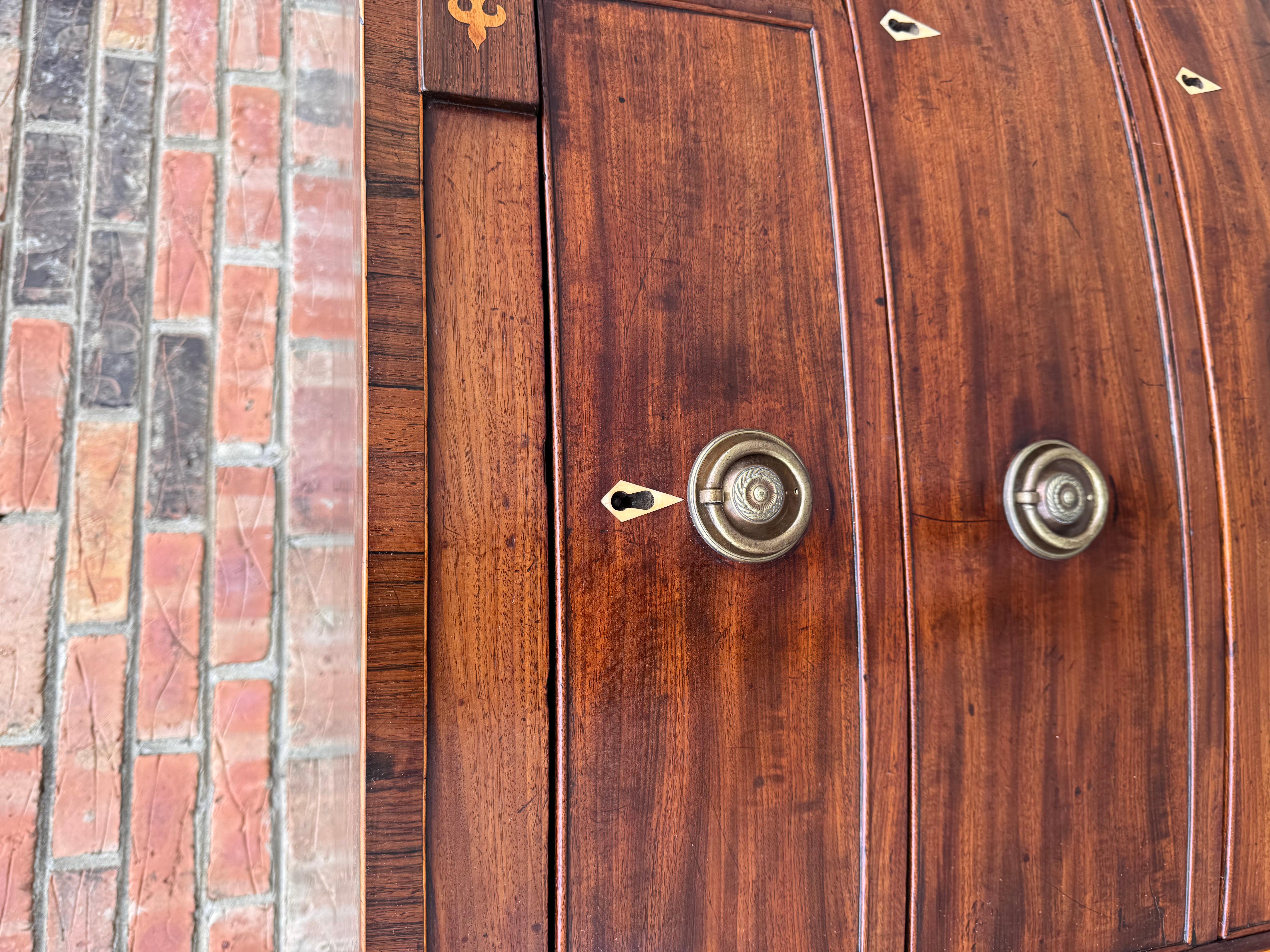 Legno Petto con arco inglese in vendita