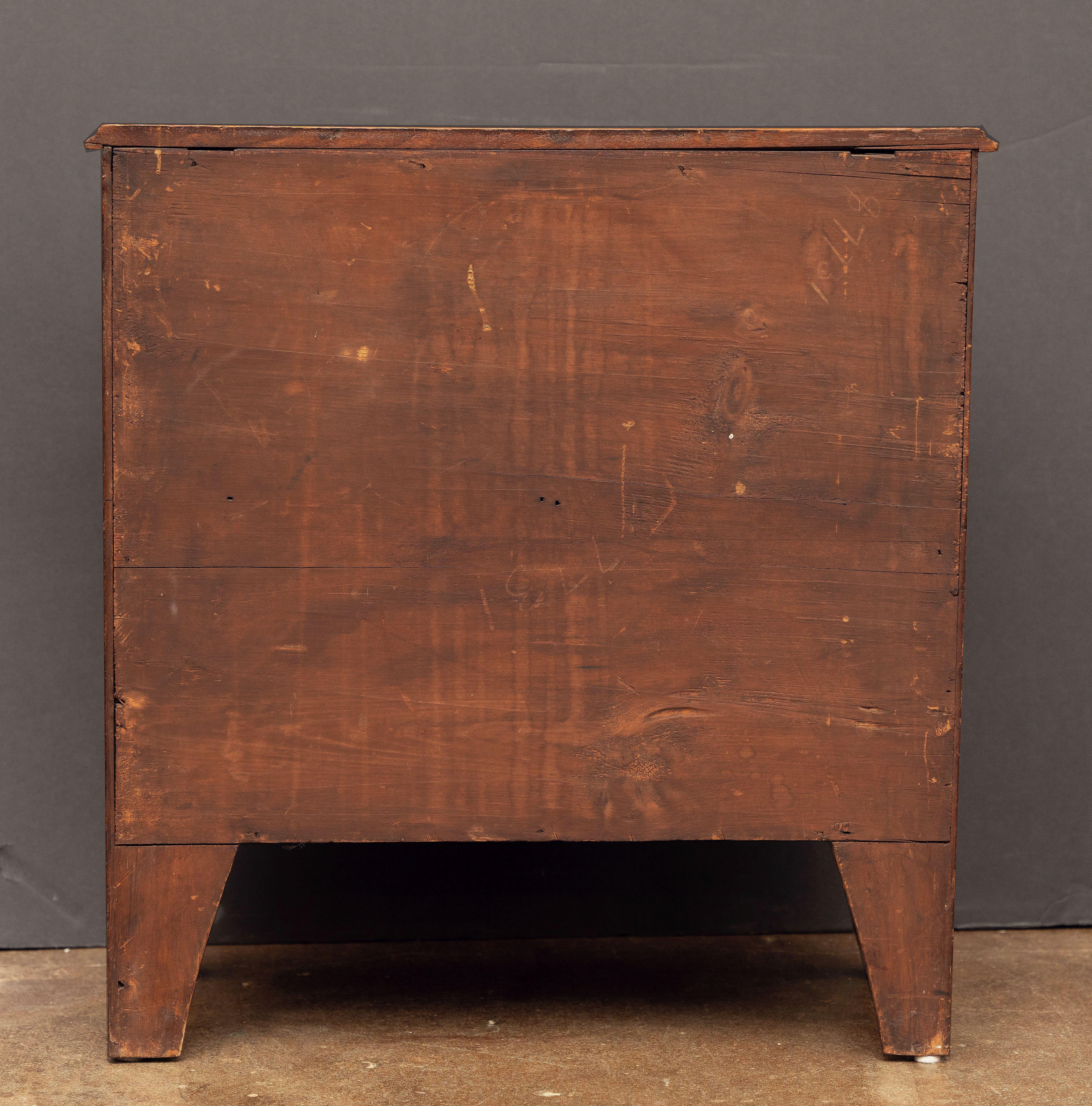English Bow Fronted Small Chest of Mahogany with Four Drawers For Sale 6