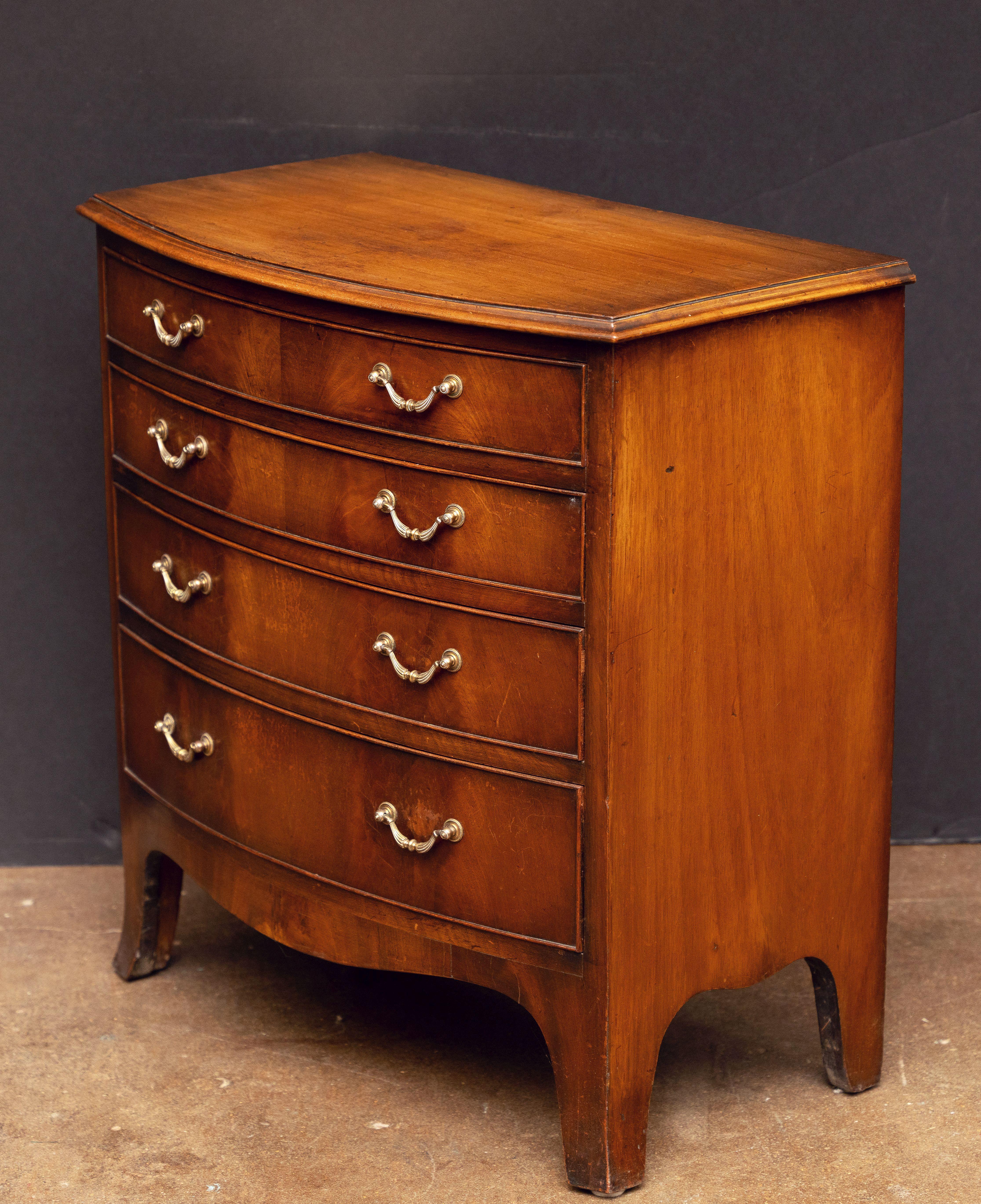 English Bow Fronted Small Chest of Mahogany with Four Drawers For Sale 1