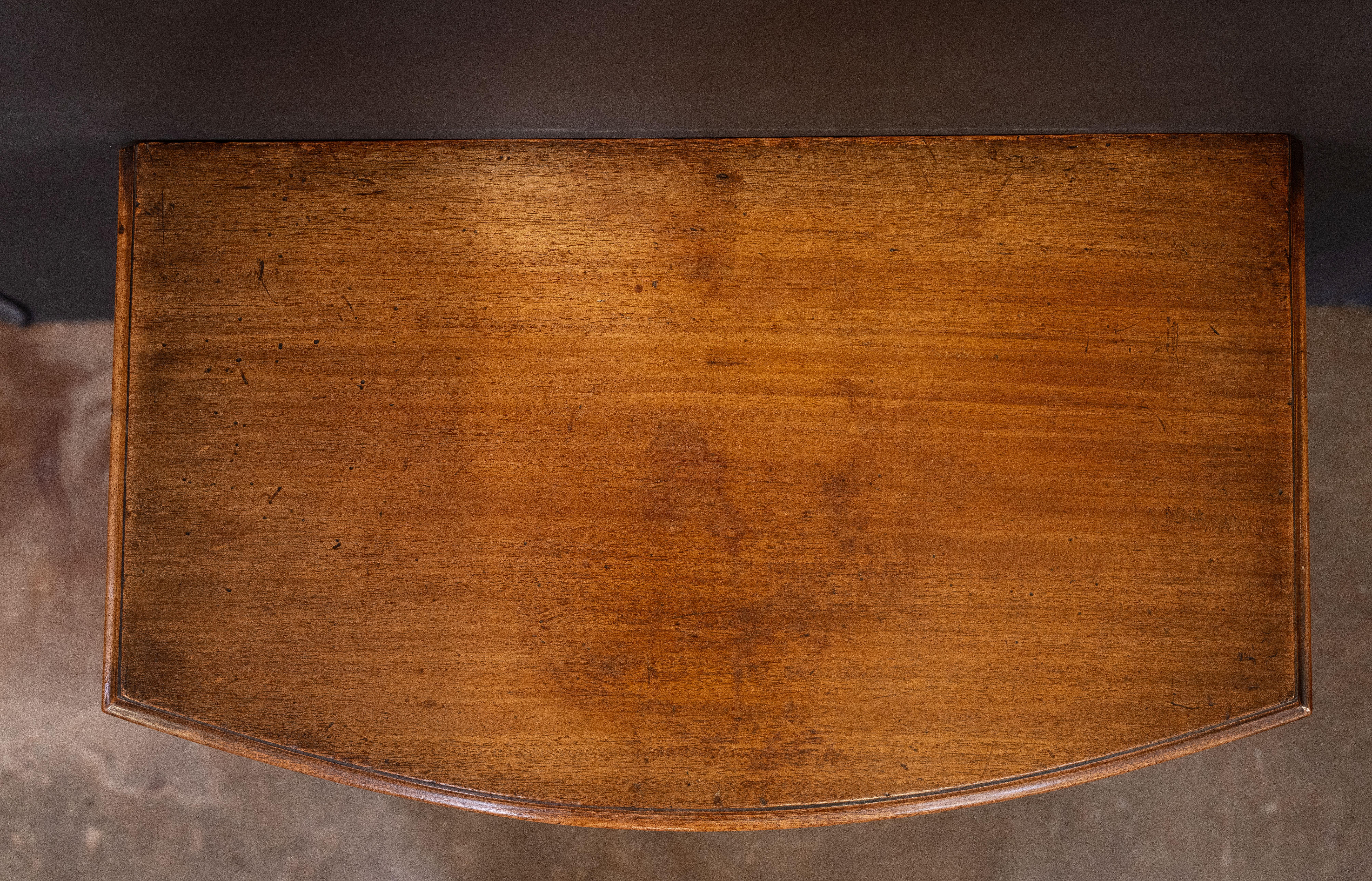 English Bow Fronted Small Chest of Mahogany with Four Drawers For Sale 2