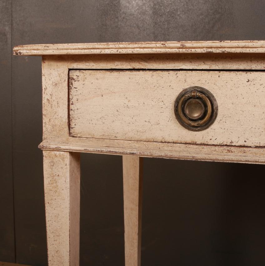 Early 19th century English bowfront 1-drawer side table, 1820.
REF: C



Dimensions:
36 inches (91 cms) wide
19 inches (48 cms) deep
30 inches (76 cms) high.

         