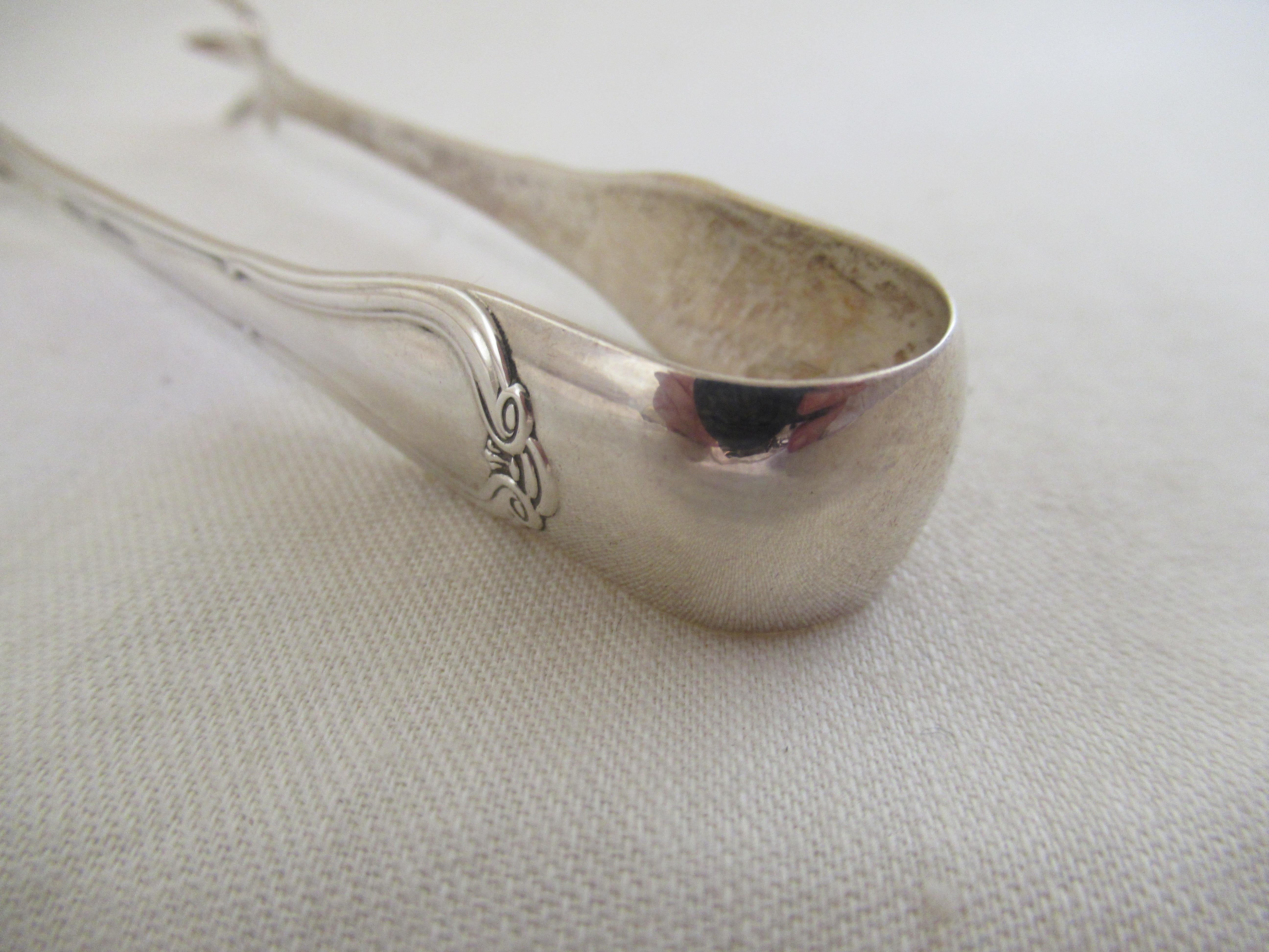 English Box of 12 STERLING SILVER  TEASPOONS + TONGS Hallmarked:-Birmingham 1904 For Sale 2