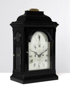 Reloj inglés de ménsula con esfera plateada, Londres, hacia 1800