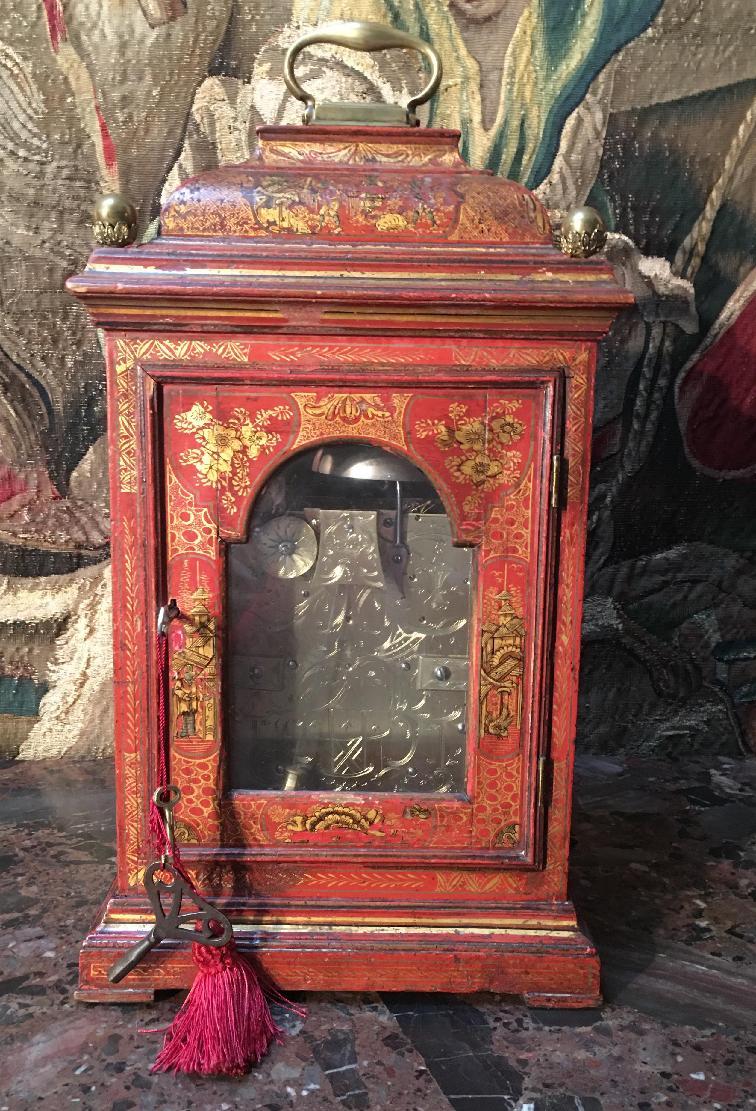 English Bracket in Red Lacquer with Chinoiseries and Bronze late 18th Century In Excellent Condition For Sale In Saint-Ouen, FR