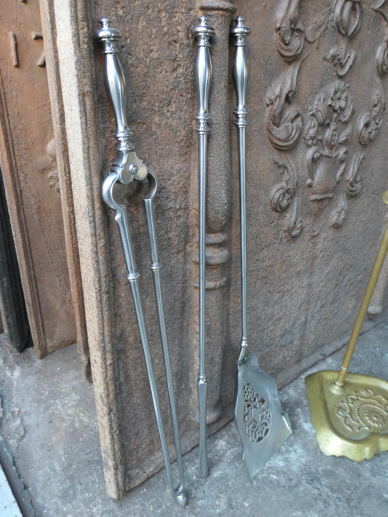 English Brass an Polished Steel Georgian Fireplace Tool Set, 18th-19th C For Sale 7