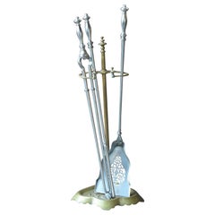 Ensemble d'outils de cheminée géorgien en laiton et acier poli, 18e-19e s.