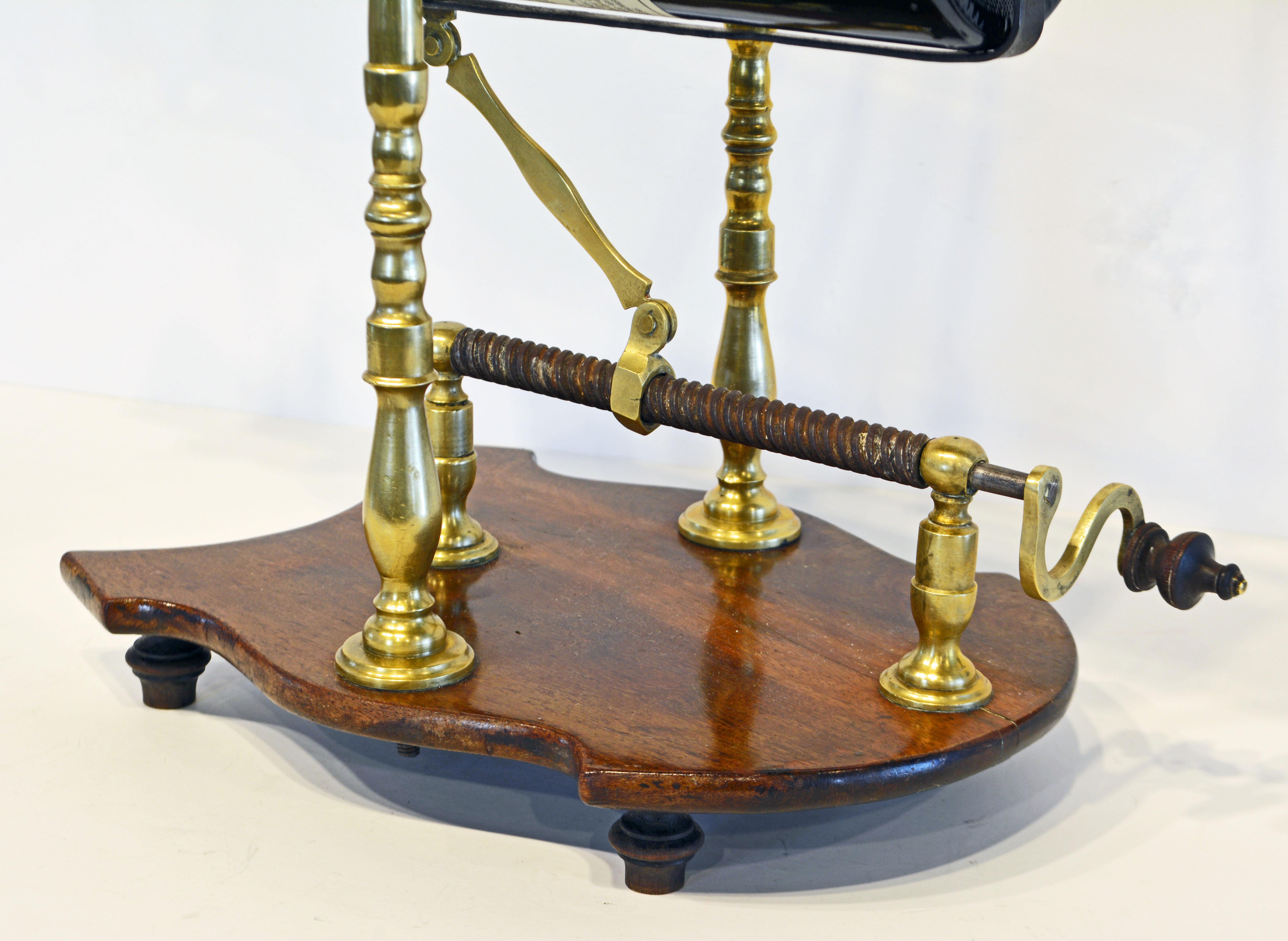 English Brass and Mahogany Vintage Port and Wine Decanting Cradle In Good Condition In Ft. Lauderdale, FL