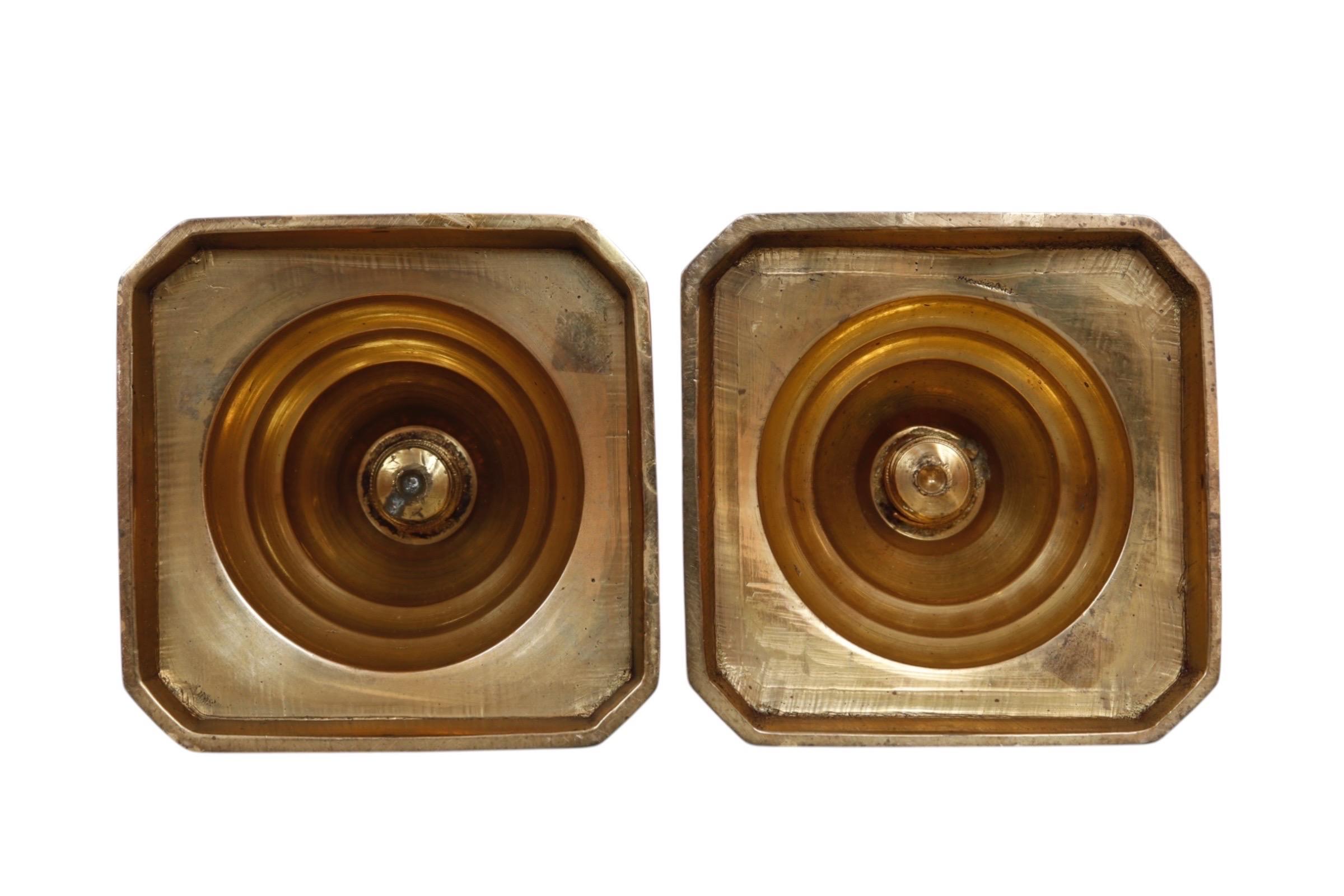 Ottone Portacandele ad alveare in ottone inglese, una coppia in vendita