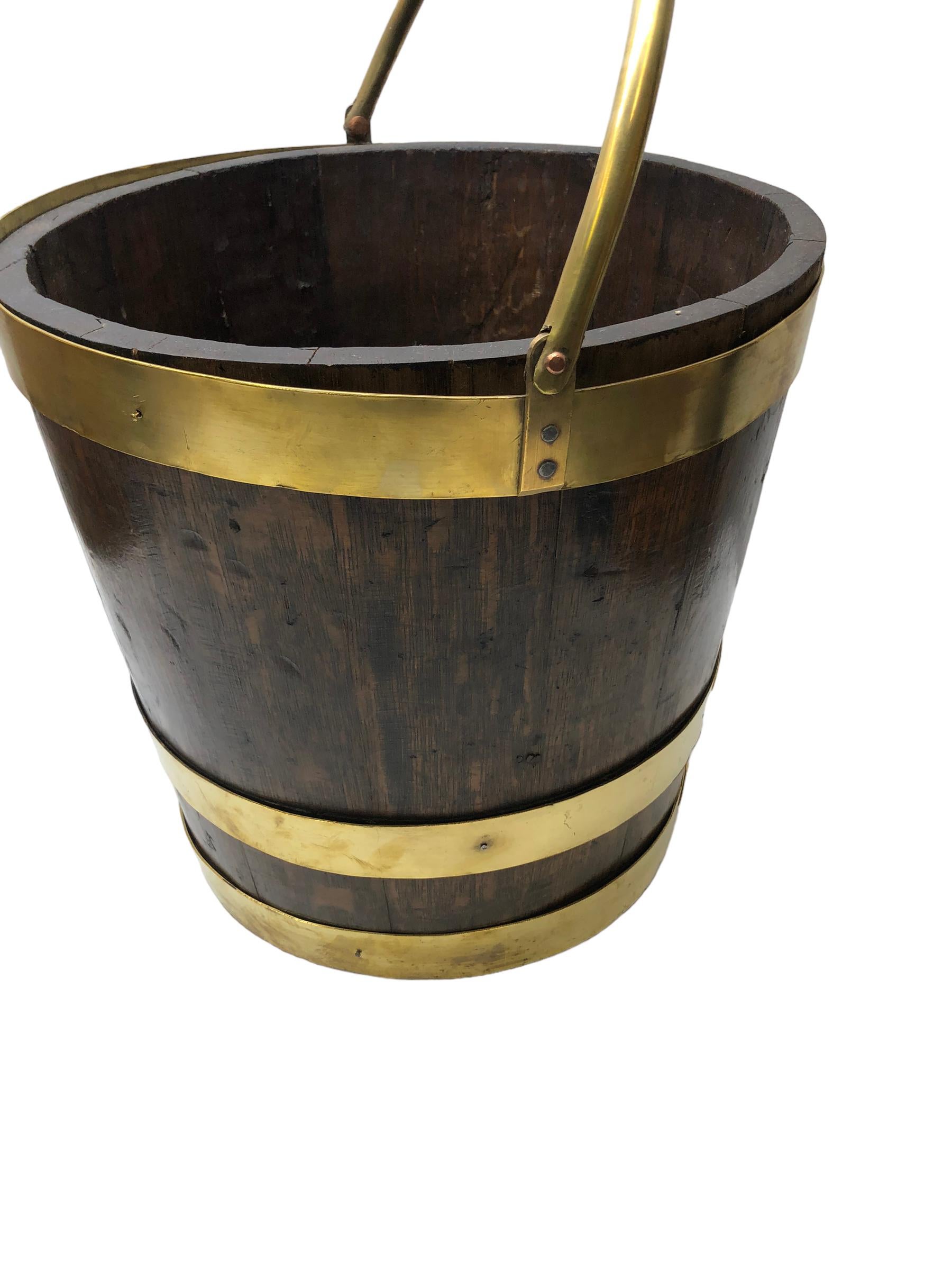 English Brass Bound Oak Peat Bucket In Good Condition For Sale In Chapel Hill, NC