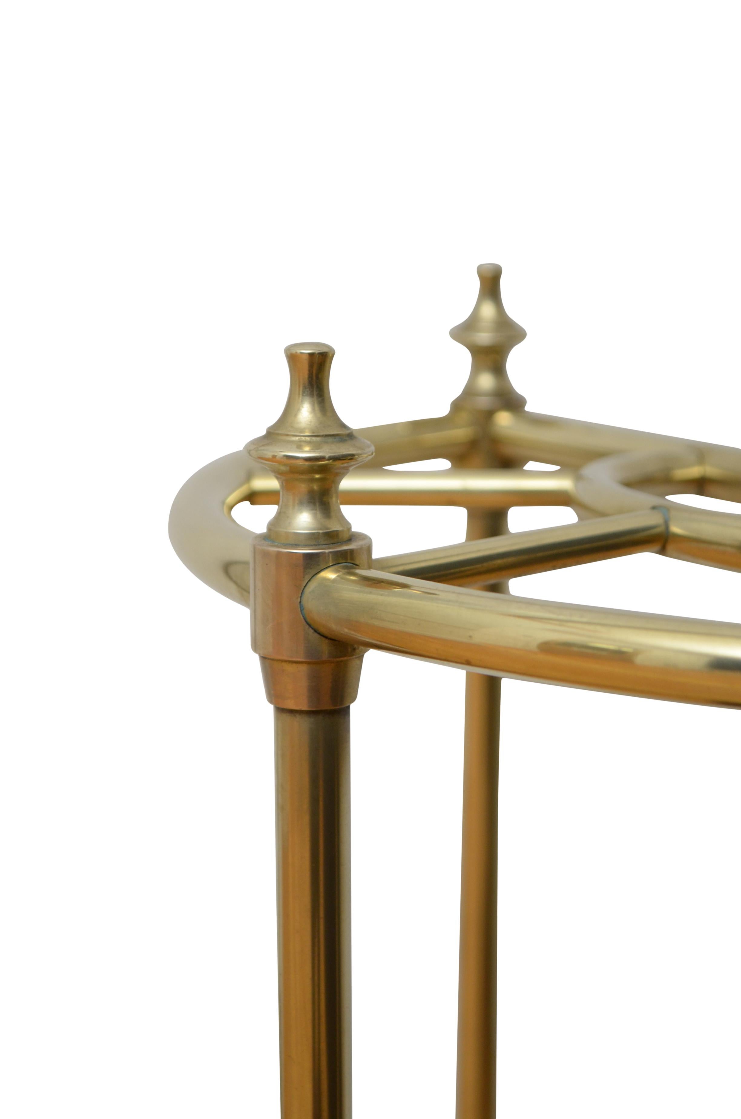 English Brass Demi Lune Stick Stand Umbrella Stand Walking Stick Stand im Zustand „Gut“ im Angebot in High Peak, GB