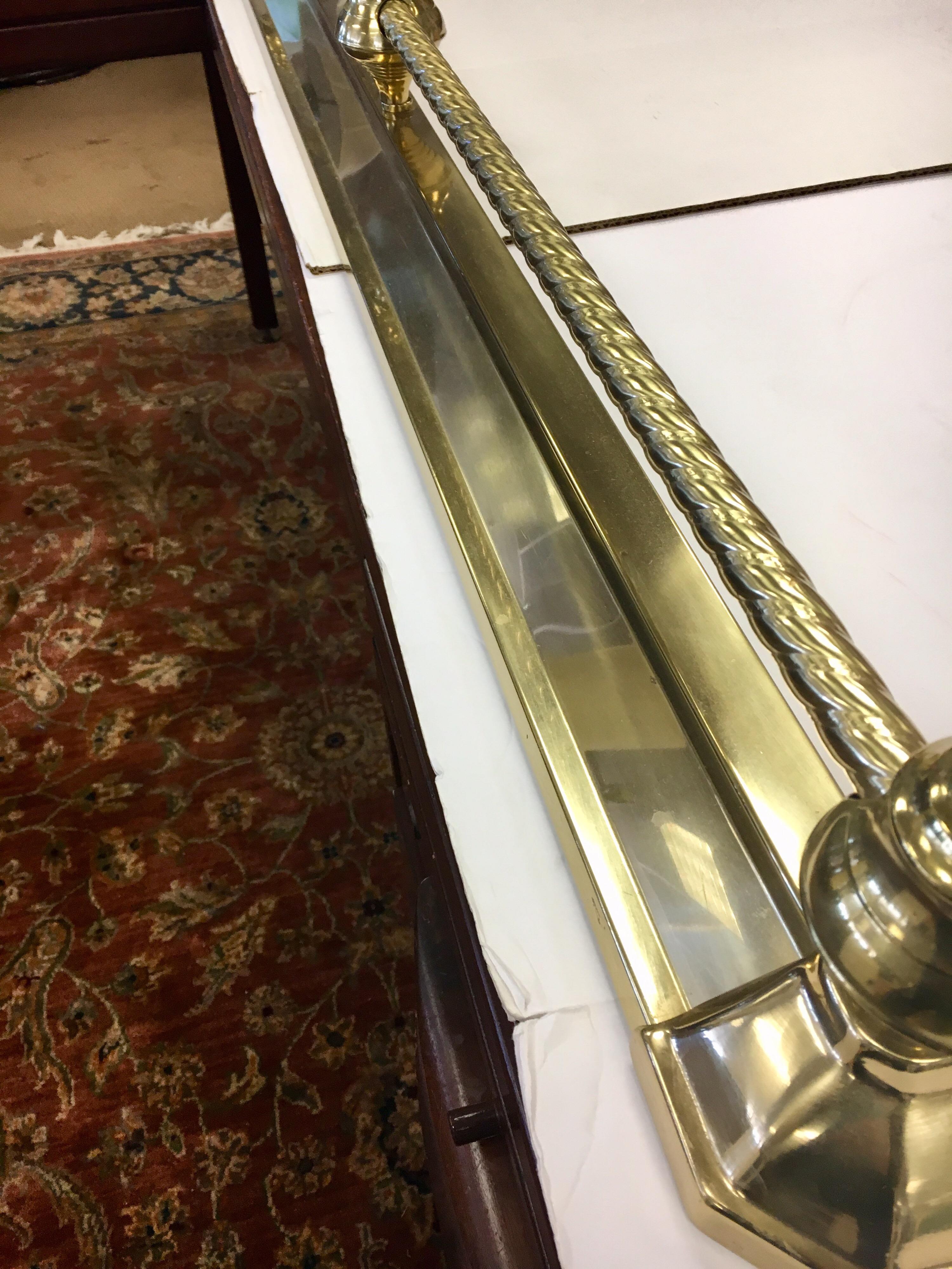 English Brass Fireplace Fender In Good Condition In West Hartford, CT