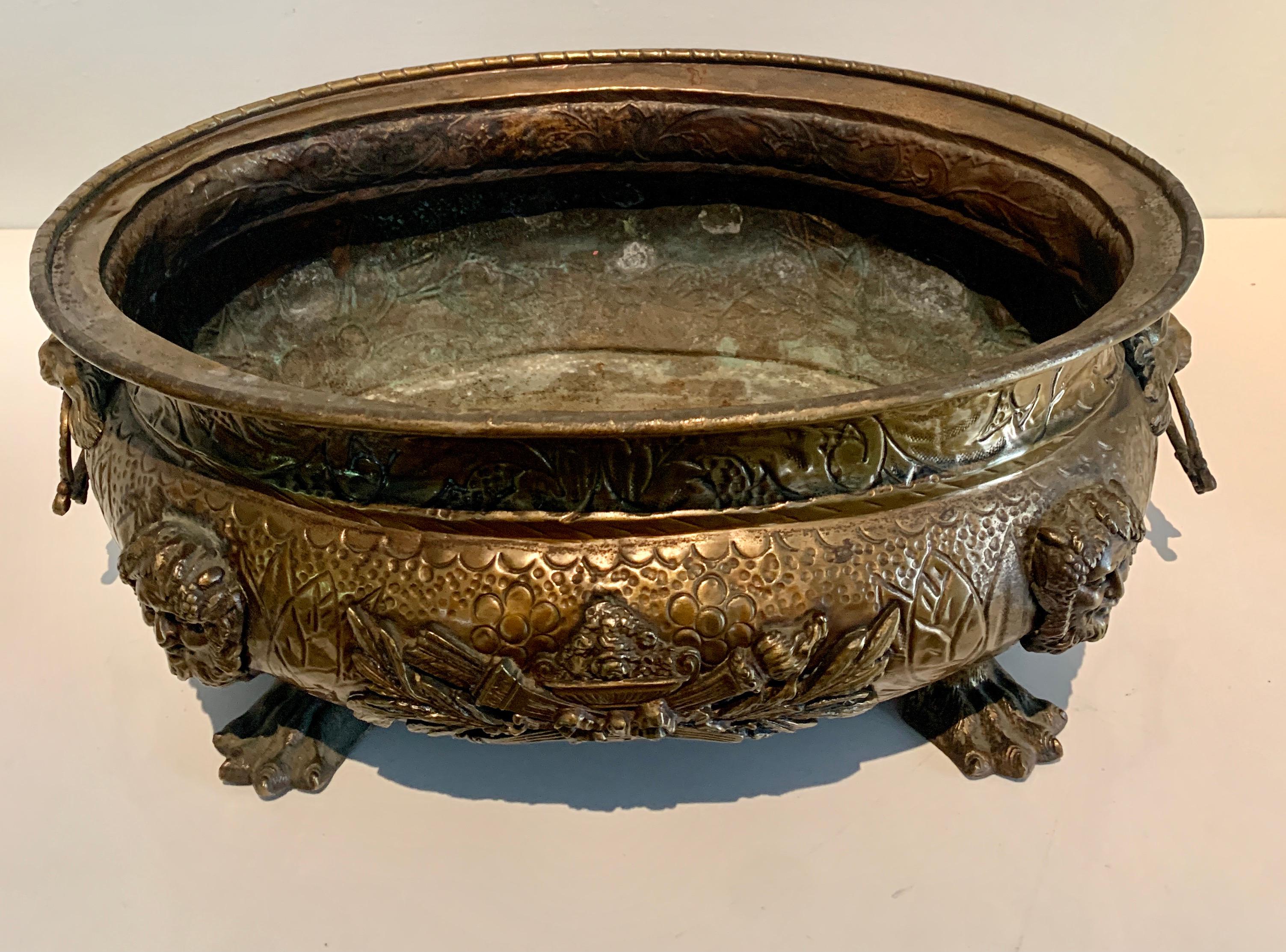 English Brass Jardiniere with Lions Heads, Rings and Paw Feet Details In Good Condition In Los Angeles, CA
