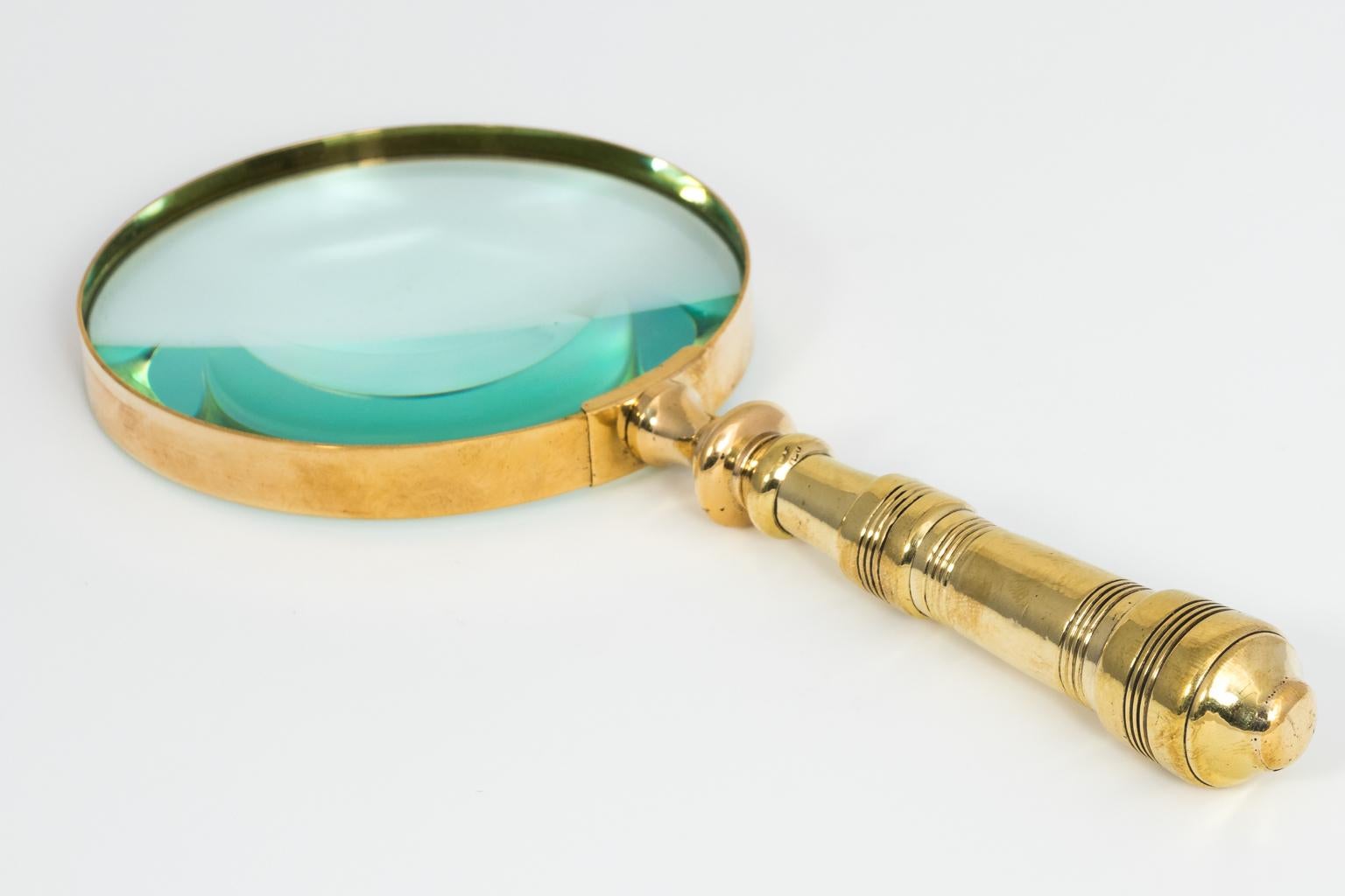 English Brass Magnifying Glass In Good Condition In Stamford, CT