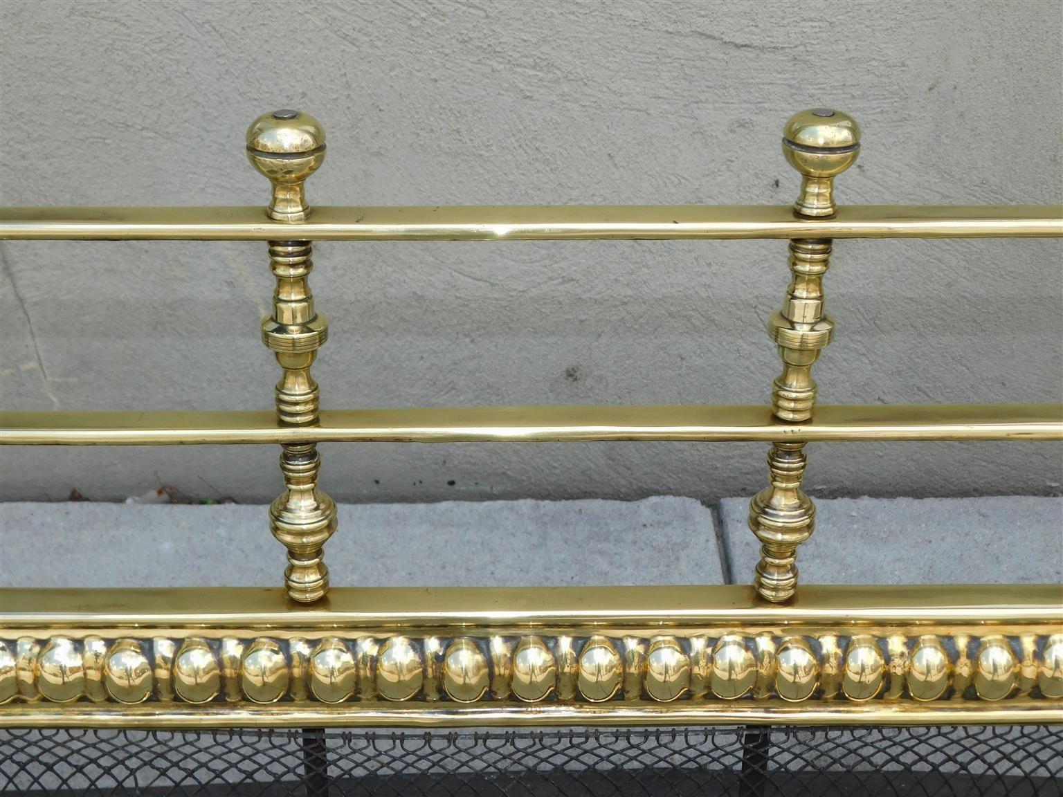 Defensa de chimenea con remate de latón inglés y agradable obra artística, C 1780 Latón en venta