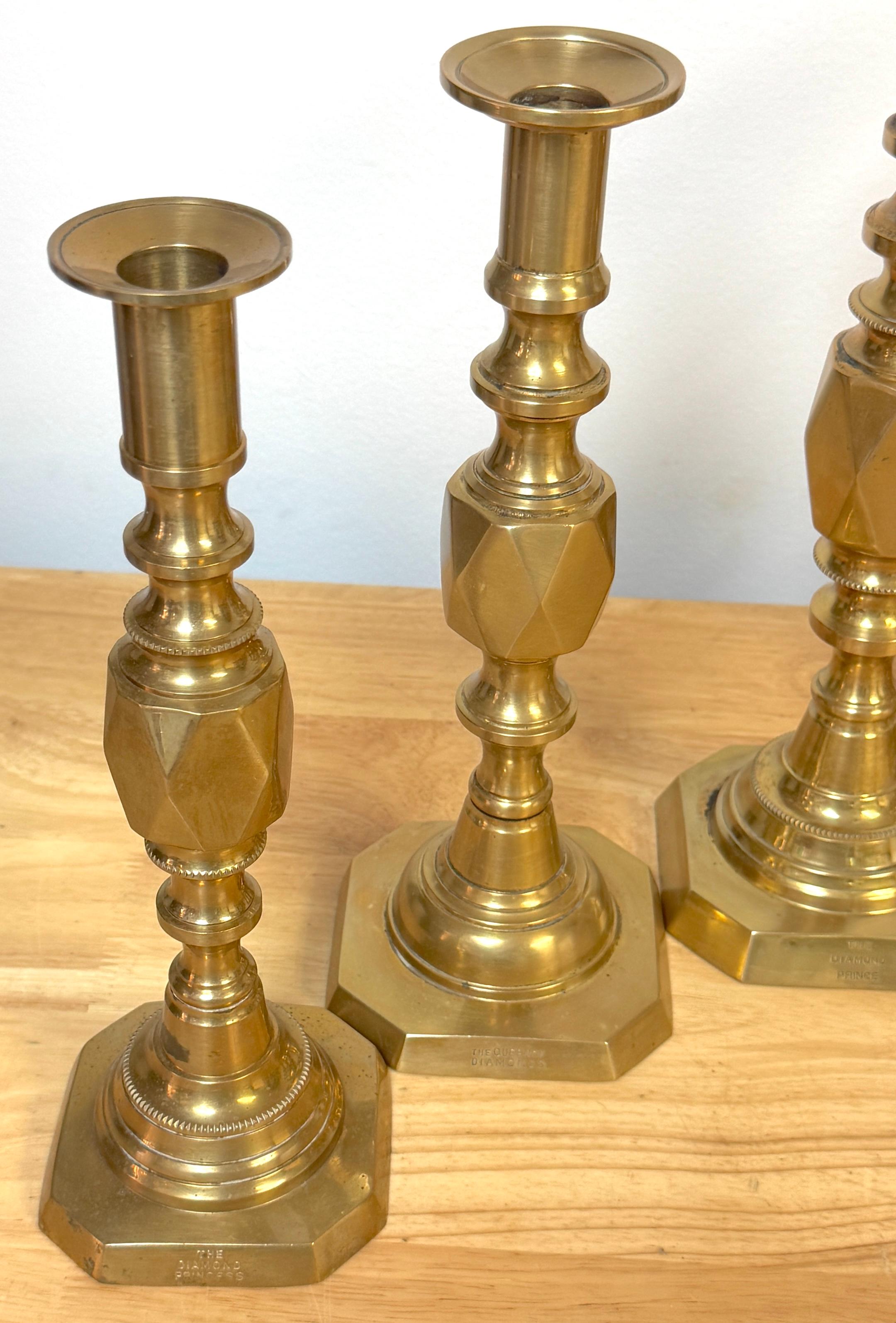 English Brass “Royal Family” Diamond Candlesticks – Complete Set of Four Pairs (Gegossen) im Angebot