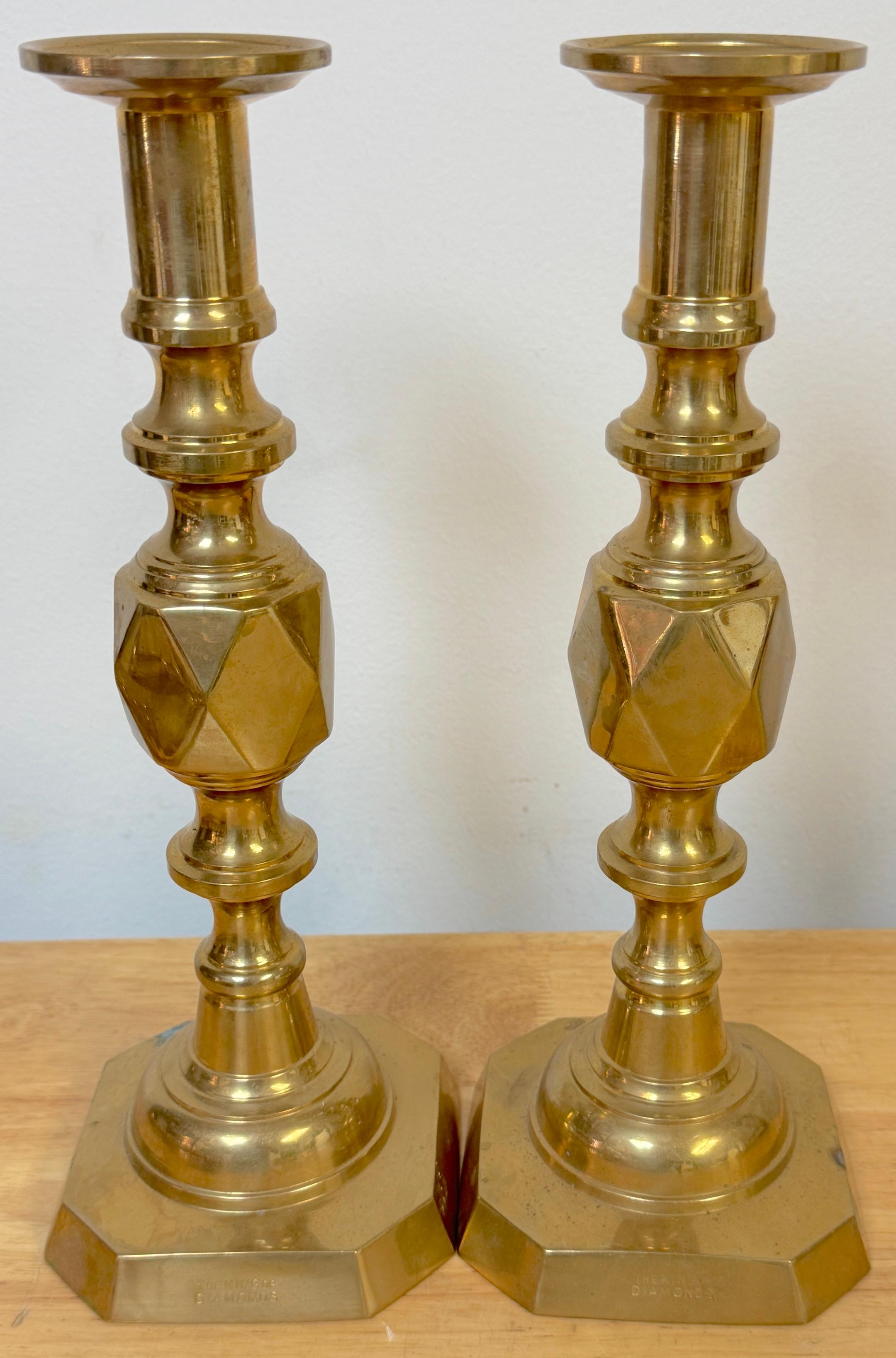 English Brass “Royal Family” Diamond Candlesticks – Complete Set of Four Pairs (20. Jahrhundert) im Angebot
