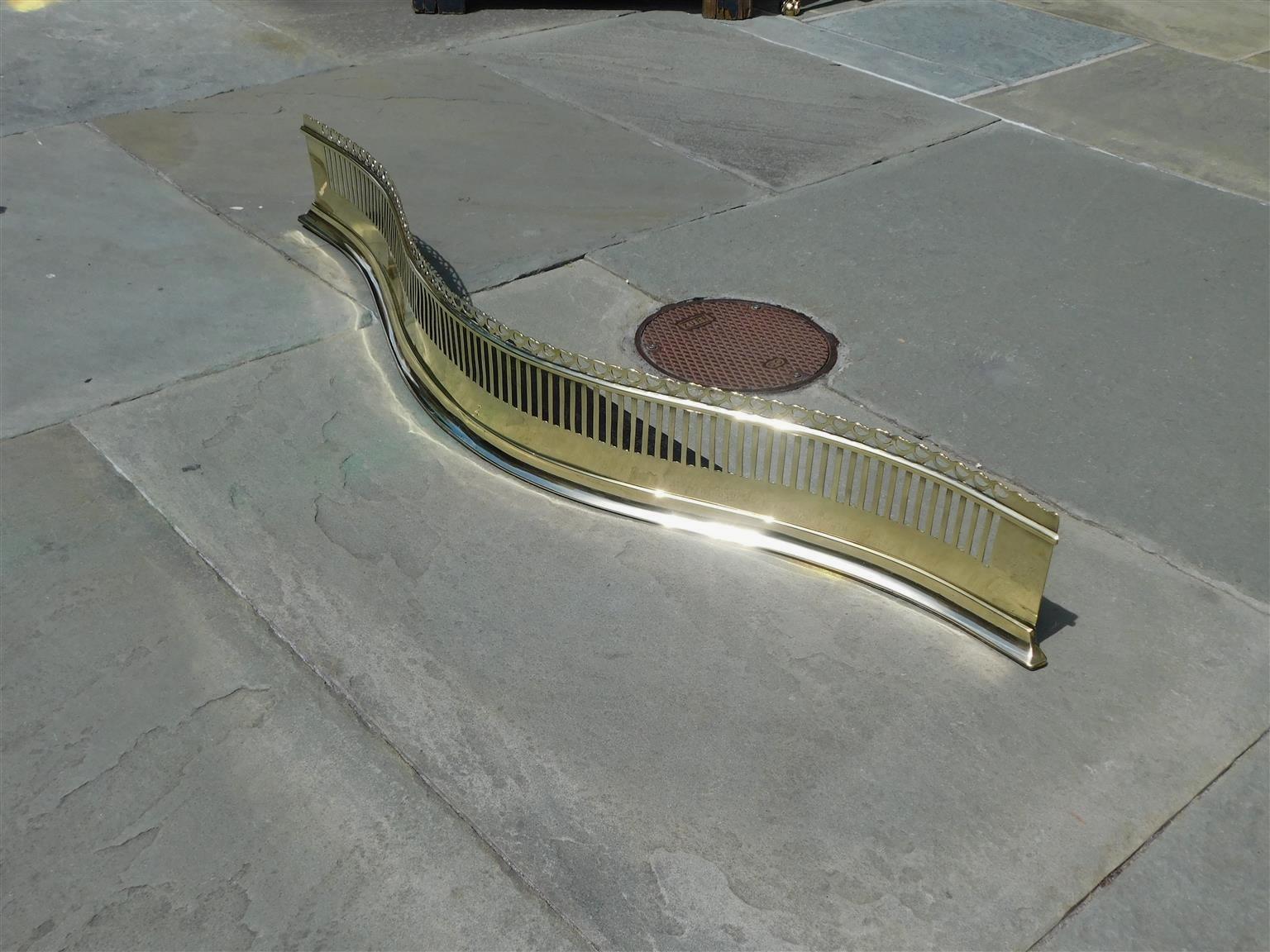 English Brass Serpentine Pierced Gallery Molded Edge Fire Place Fender, C. 1790 In Excellent Condition For Sale In Hollywood, SC