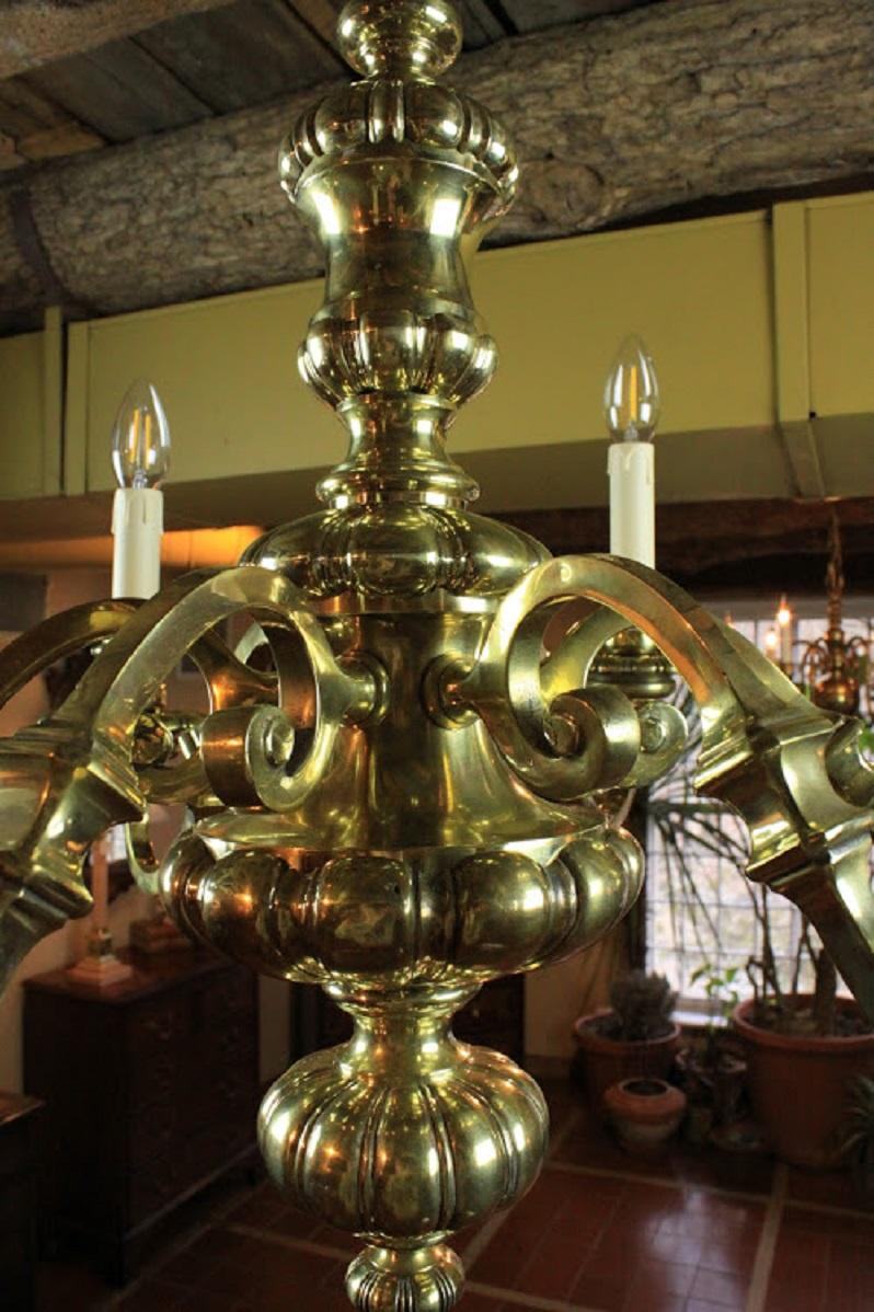 English Brass Six-Arm Chandelier In Excellent Condition For Sale In Woodbury, CT