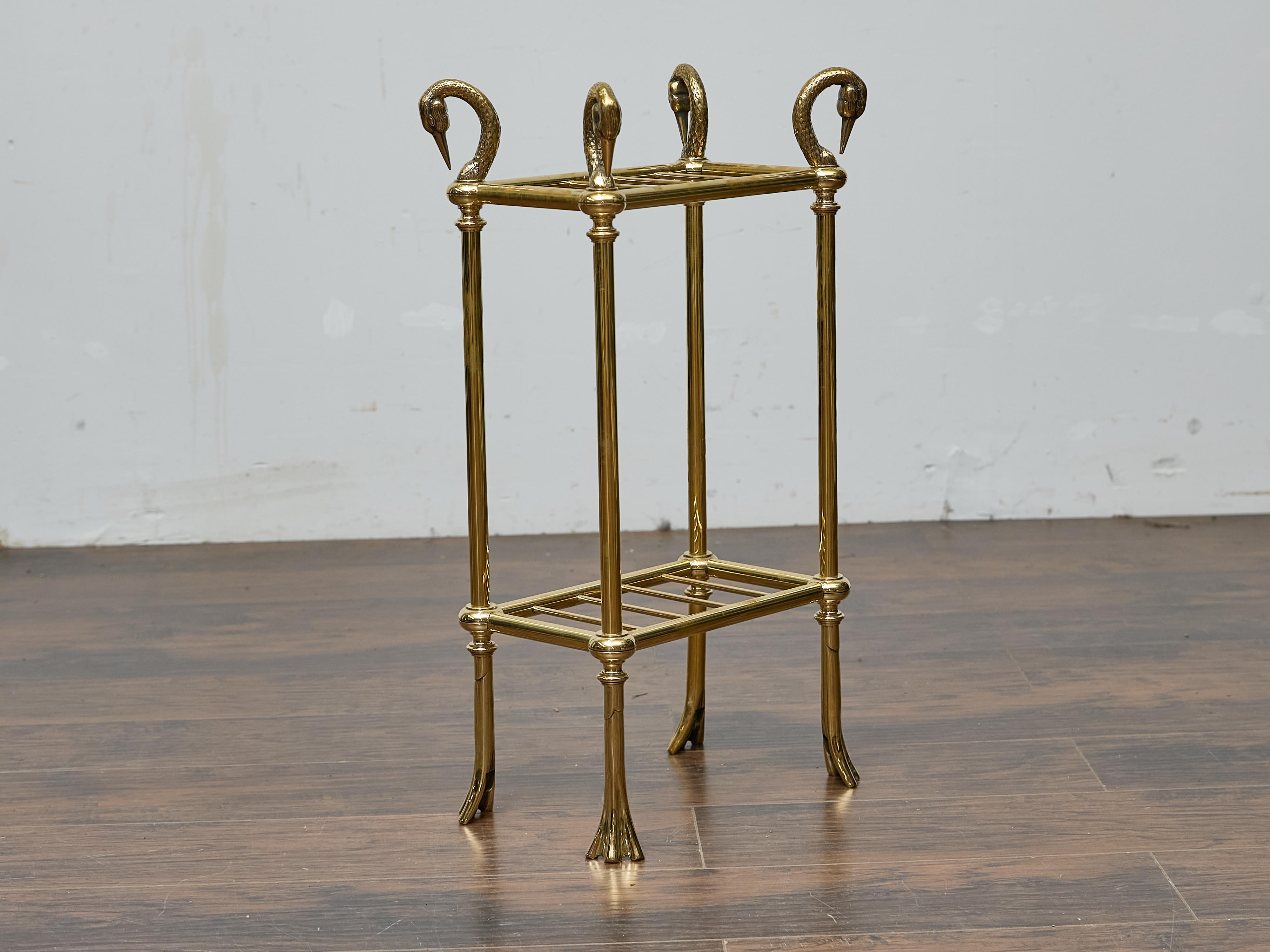 20ième siècle Stand d'Umbrella en laiton avec poignée en forme de Swan, circa 1920 en vente