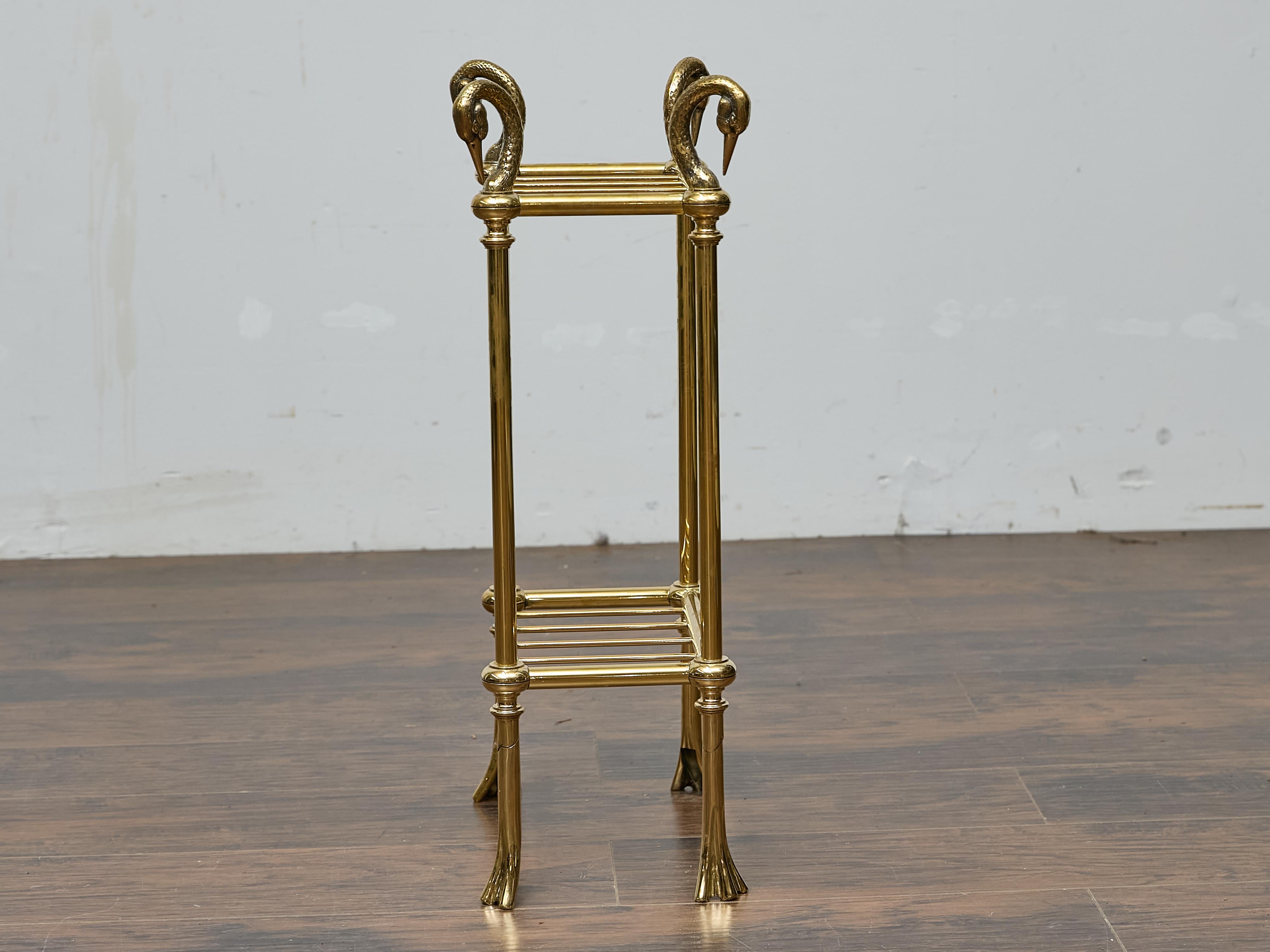 Laiton Stand d'Umbrella en laiton avec poignée en forme de Swan, circa 1920 en vente