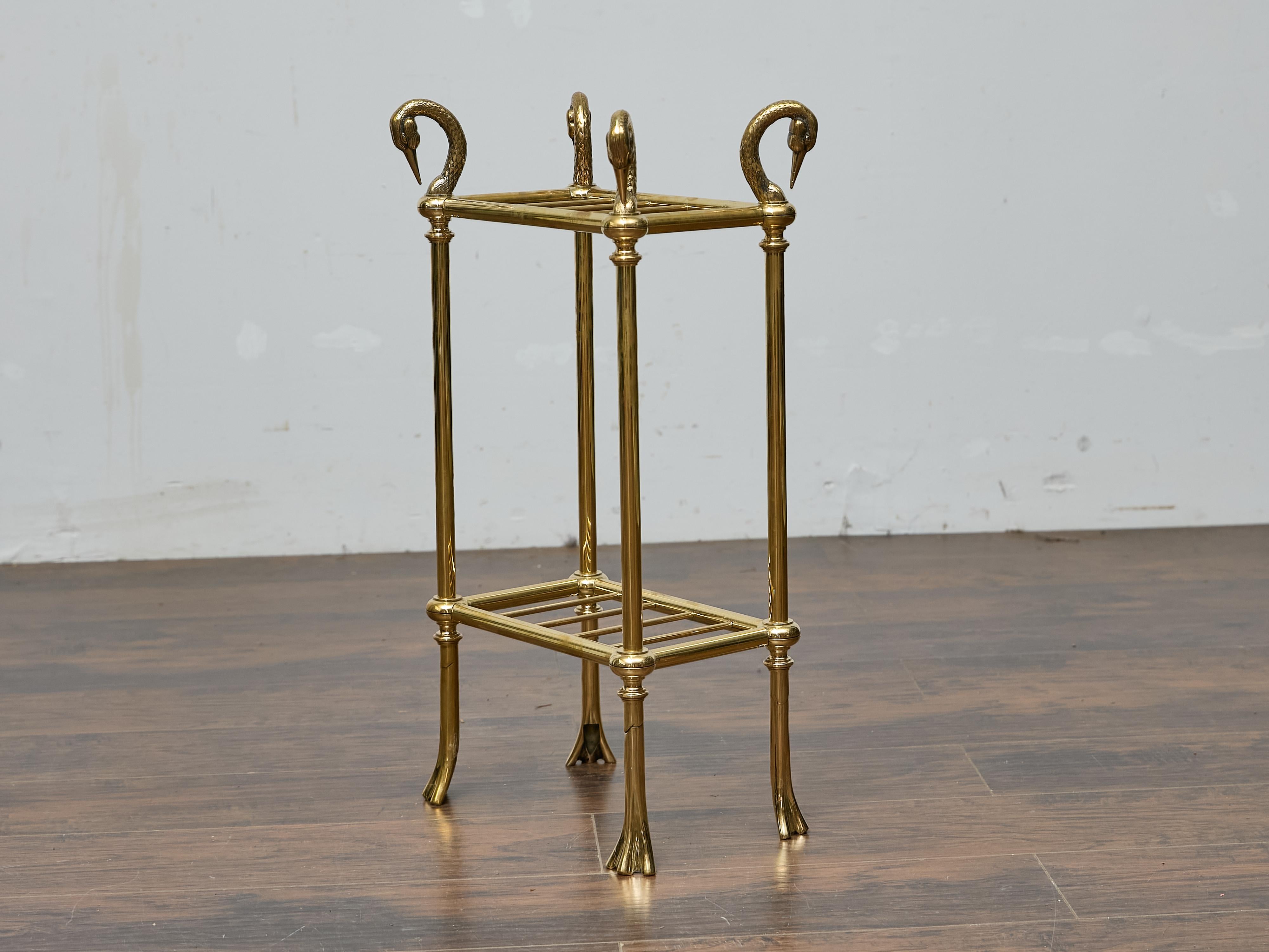 Stand d'Umbrella en laiton avec poignée en forme de Swan, circa 1920 en vente 3