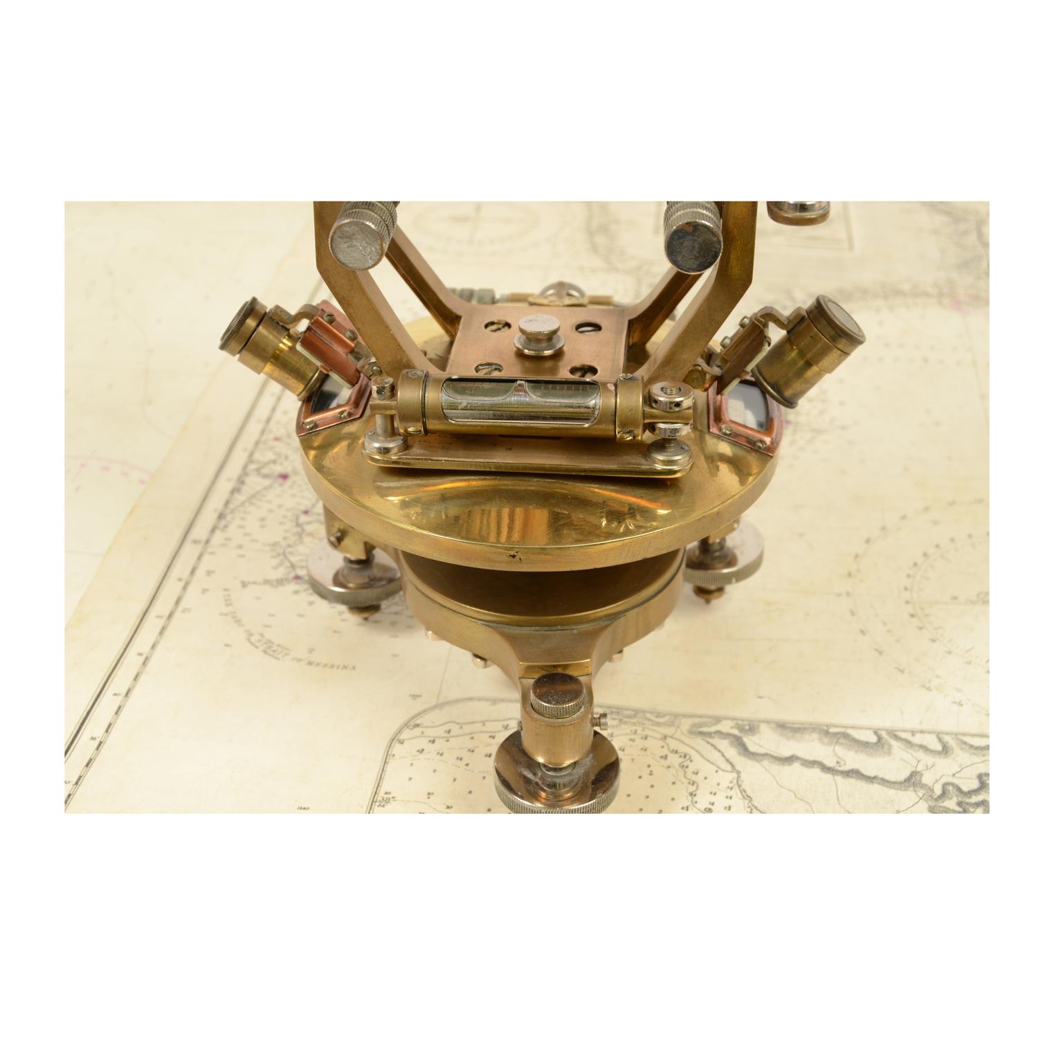 1900s English Antique Brass Tacheometer, surveying instrument In Good Condition In Milan, IT