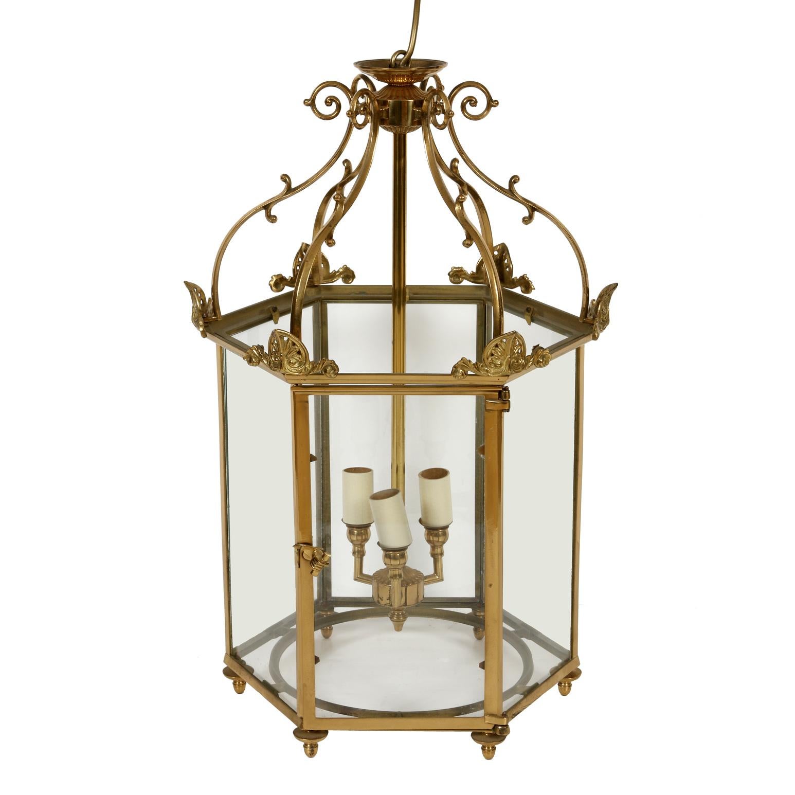 English Brass Vintage Hall Lantern In Good Condition For Sale In Locust Valley, NY