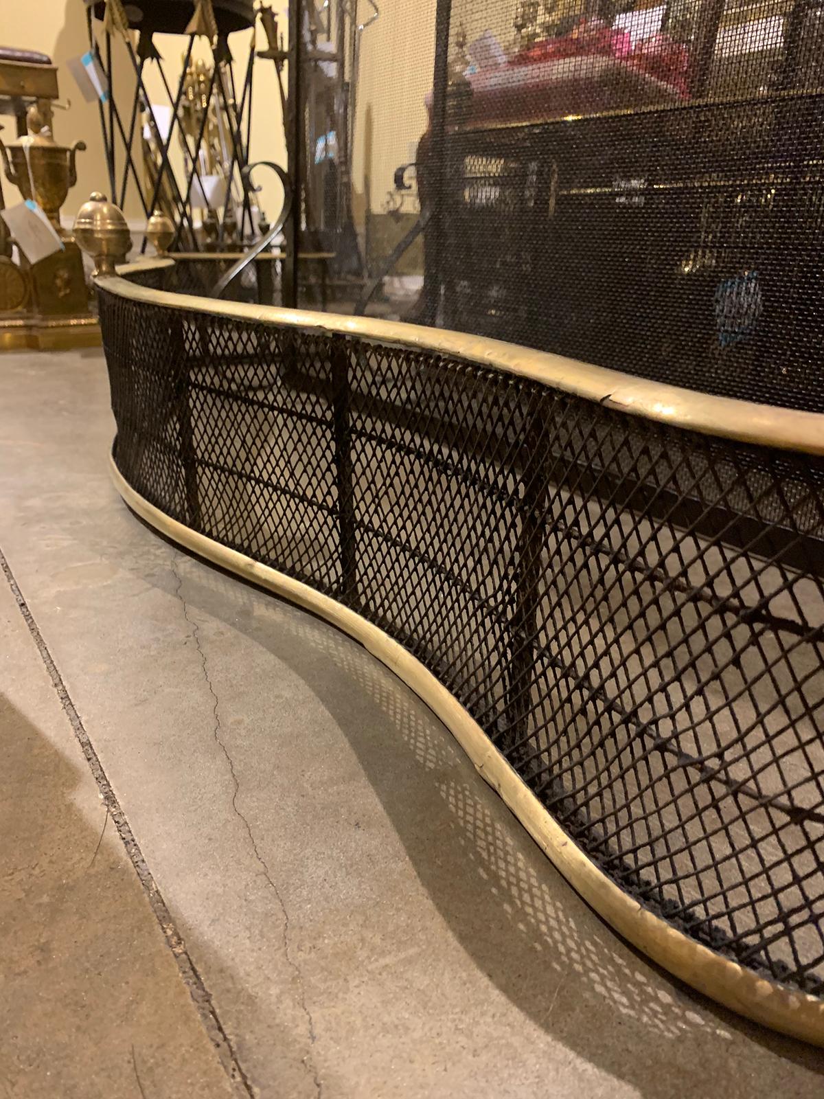 Early 19th Century English Brass and Wire Nursery Fender, circa 1800 For Sale