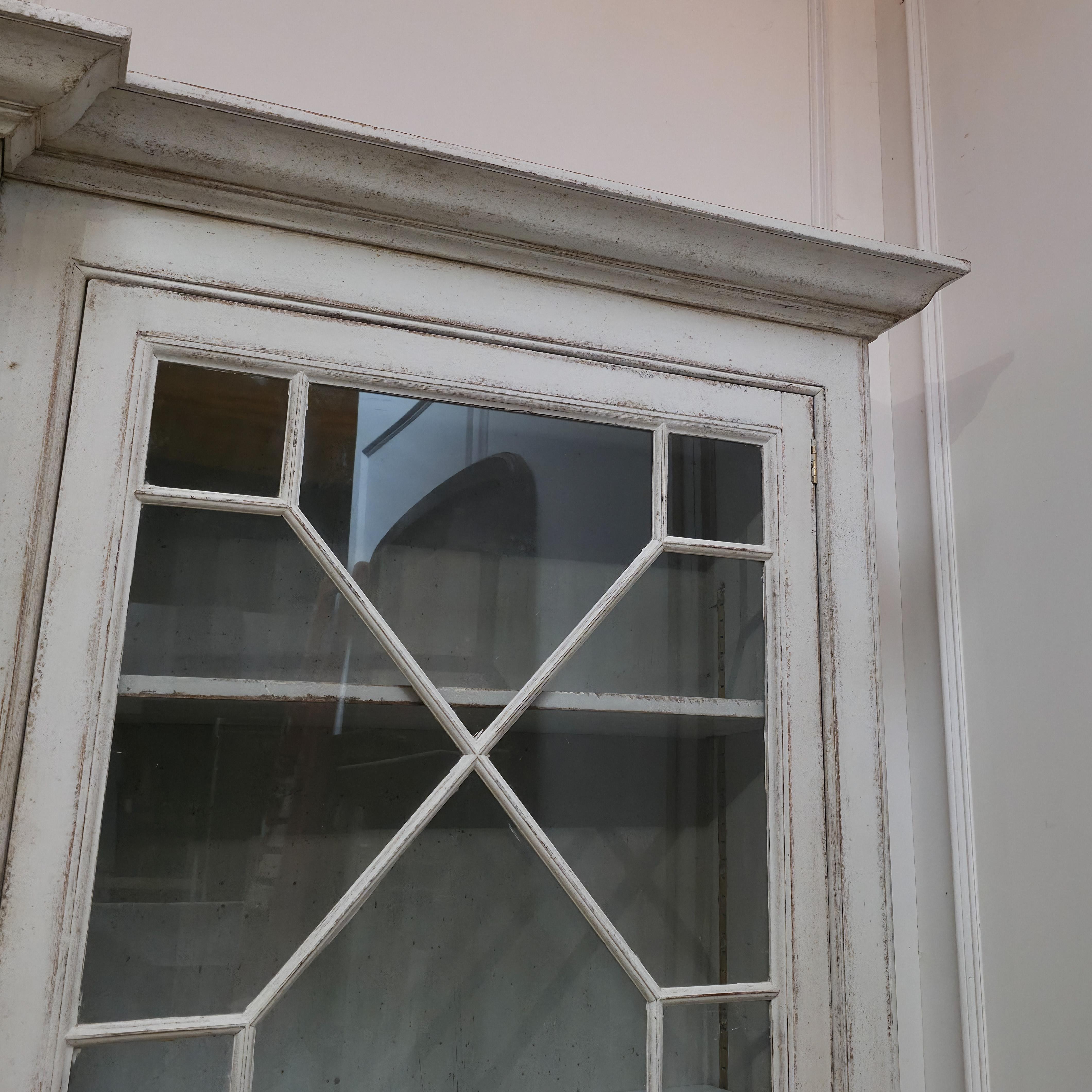 English Breakfront Library Bookcase In Good Condition For Sale In Leamington Spa, Warwickshire