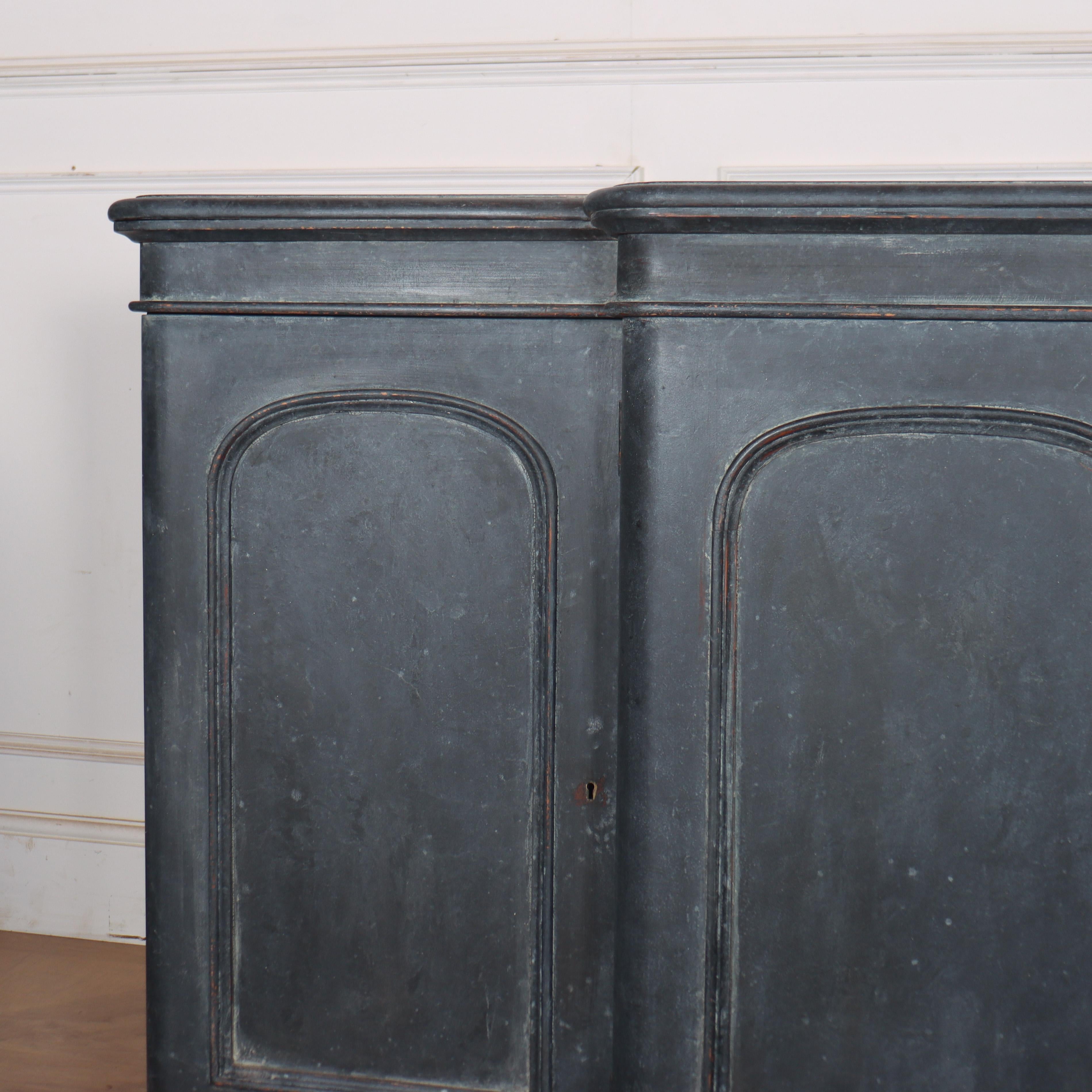 19th century English breakfront painted oak dresser base with four arched doors. 1850. 

Code: 9134

Dimensions:
W: 72