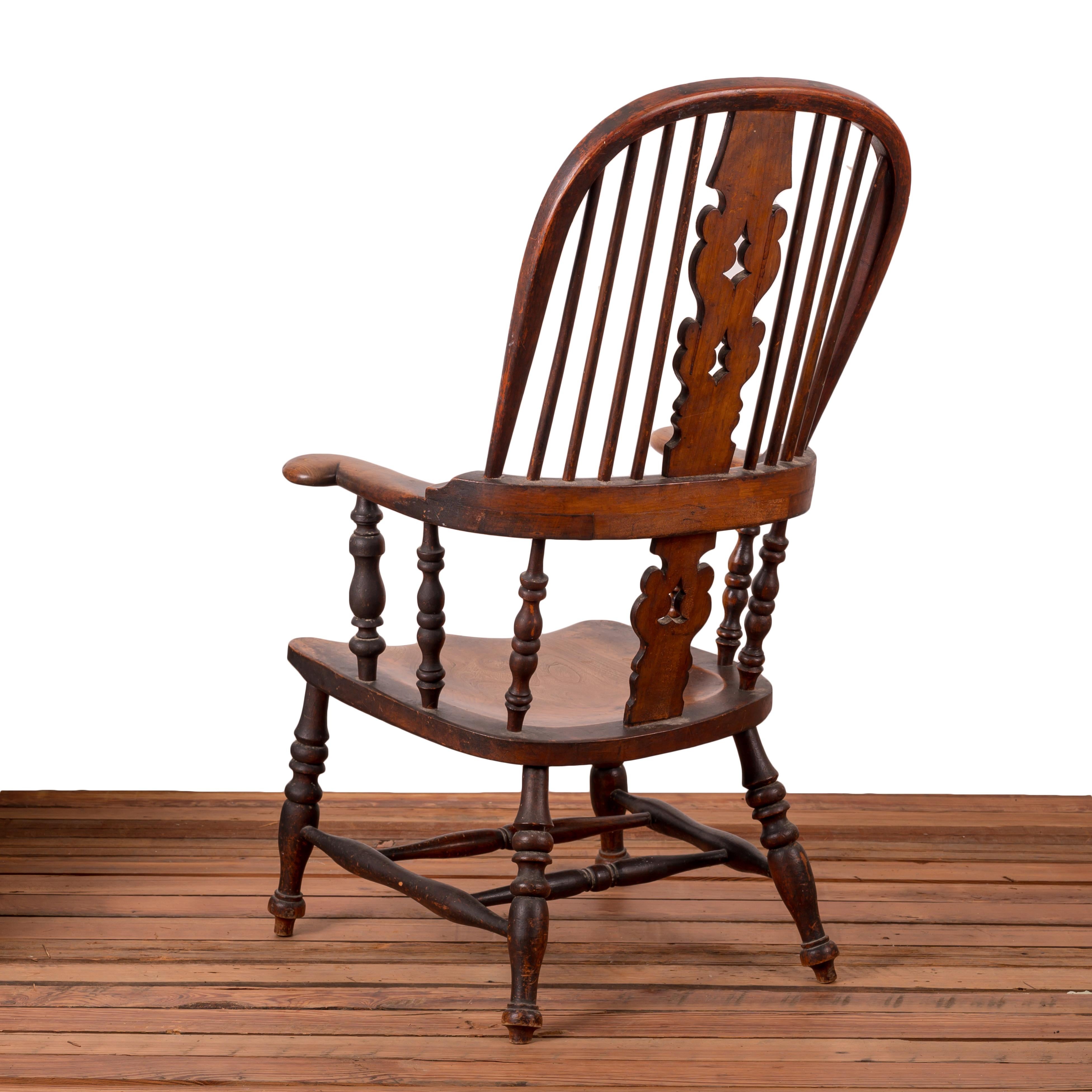 19th Century English Broad Arm Windsor Chair For Sale