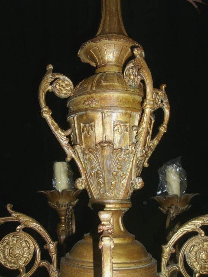 Englischer 8-Licht-Kronleuchter aus Bronze im Zustand „Gut“ im Angebot in Cypress, CA