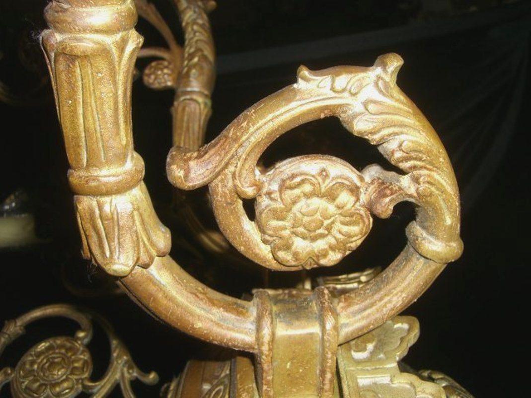Englischer 8-Licht-Kronleuchter aus Bronze im Angebot 2