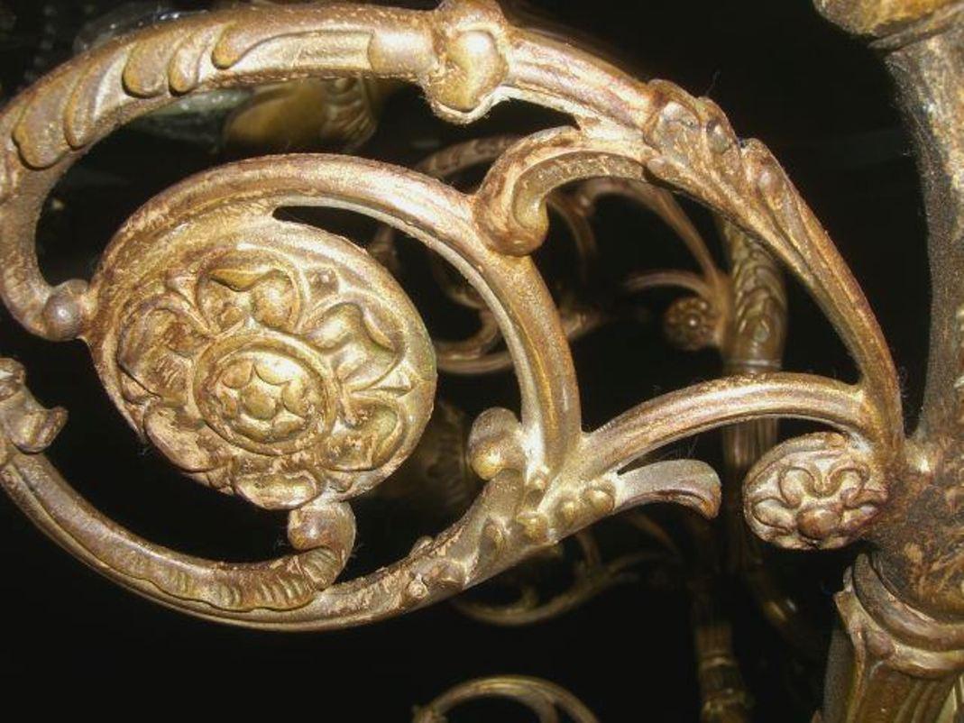 Englischer 8-Licht-Kronleuchter aus Bronze im Angebot 3