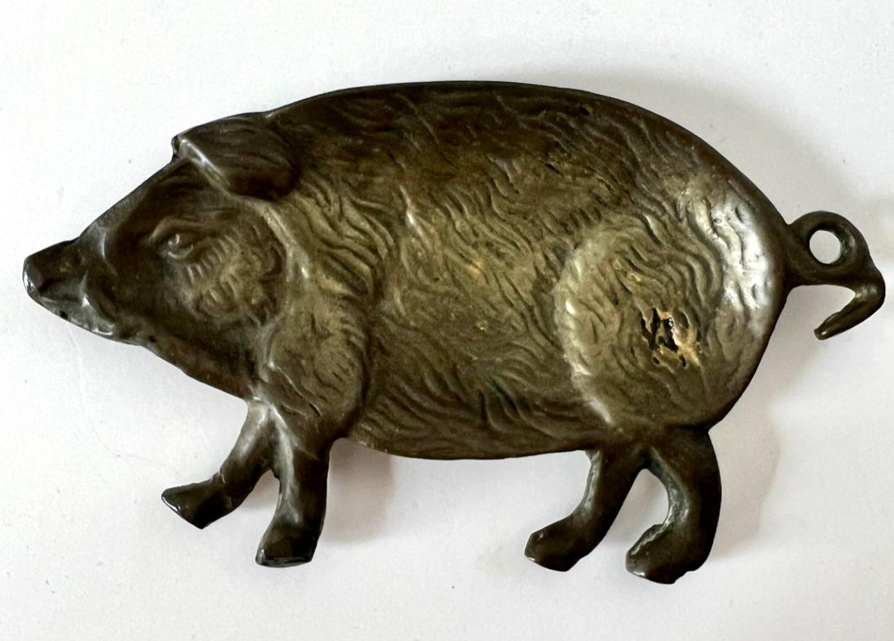 English Bronze Dish in the Shape of a Pig  In Good Condition For Sale In Los Angeles, CA