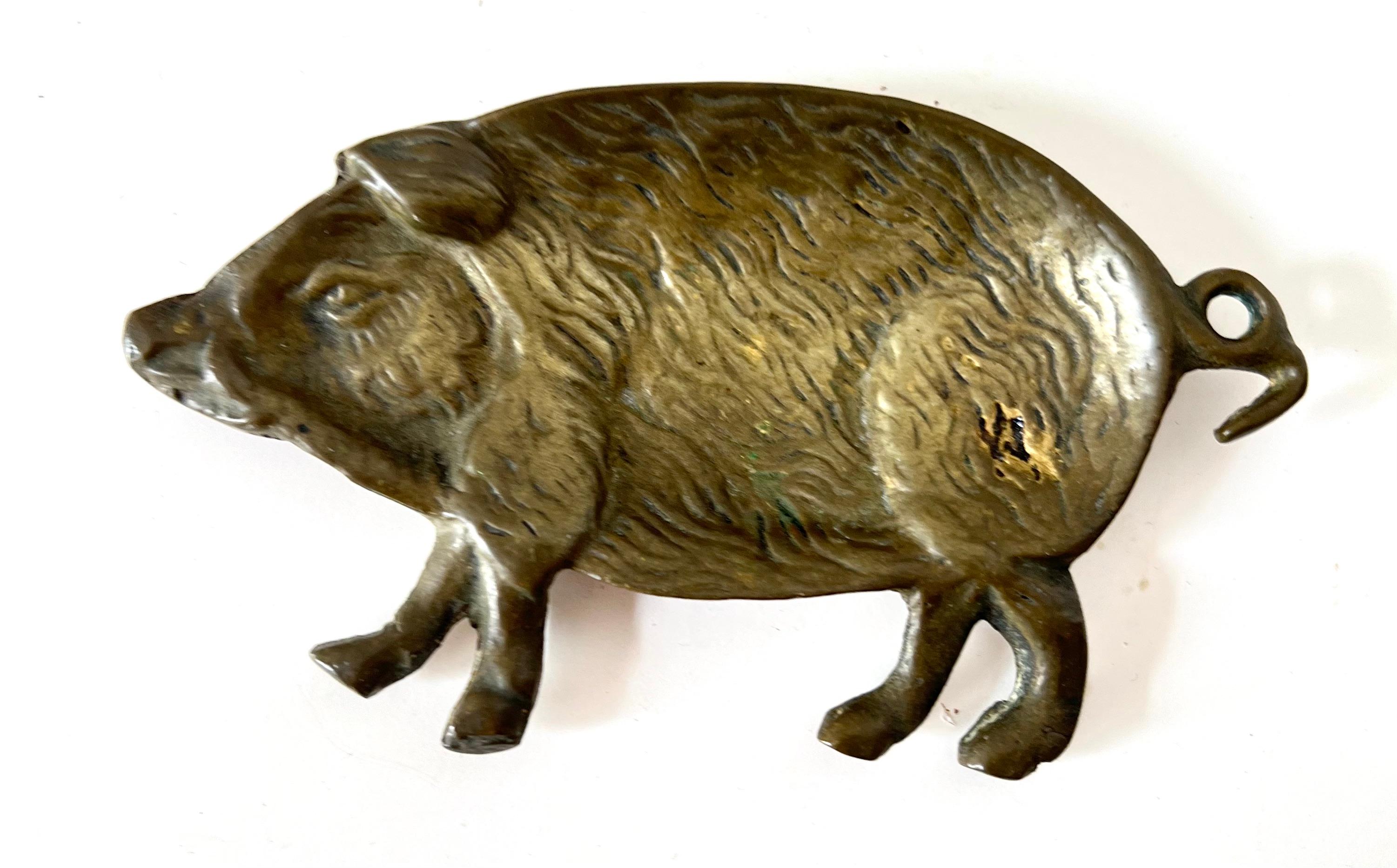 English Bronze Dish in the Shape of a Pig  For Sale 1